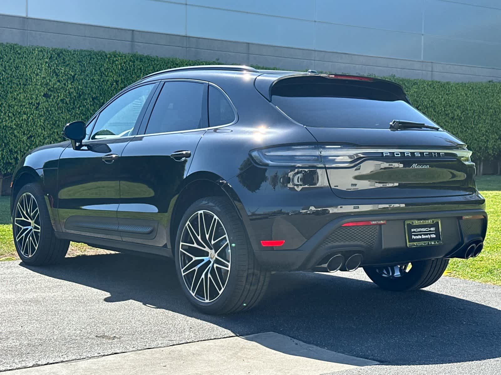 Thumbnail: 2026 Porsche Macan - 3