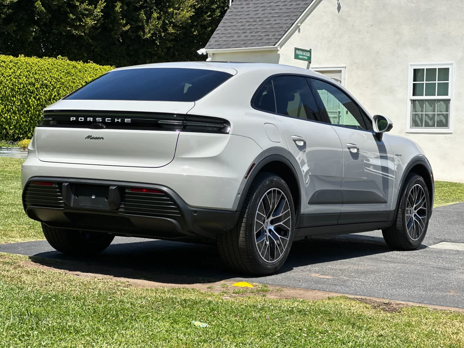 Thumbnail: 2026 Porsche Macan - 8