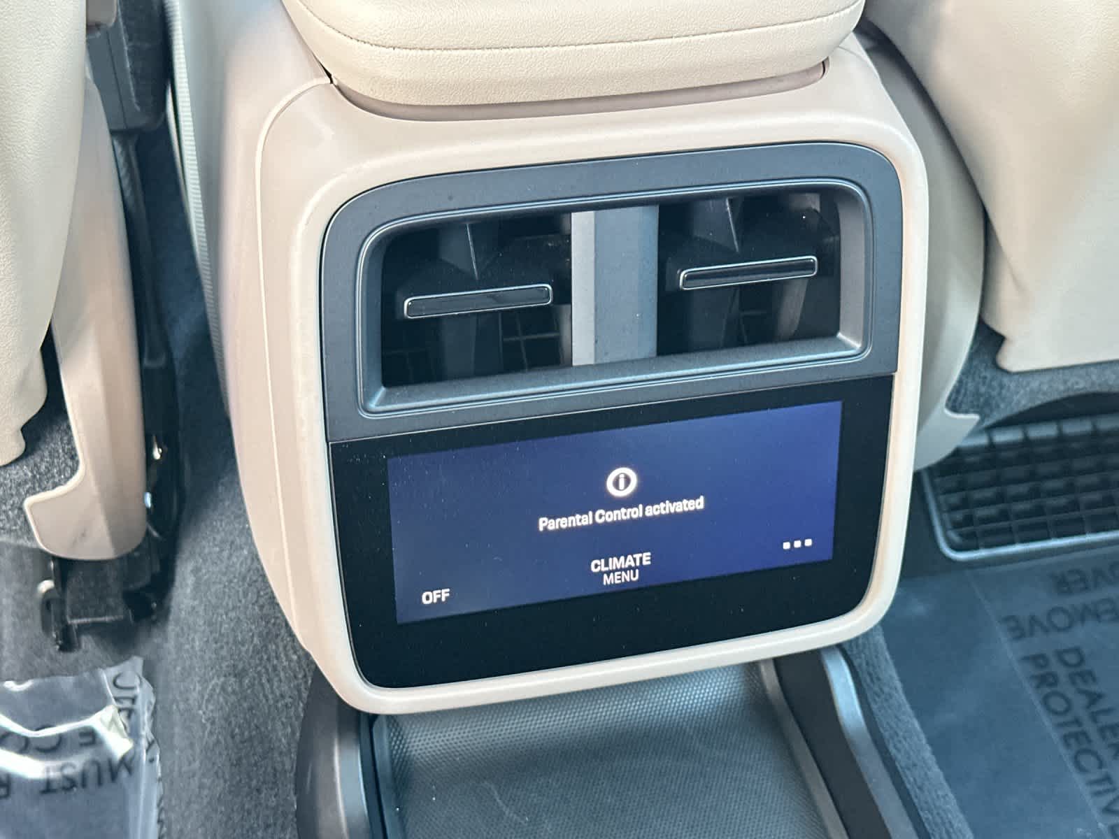 Thumbnail: 2022 Porsche Taycan - 14