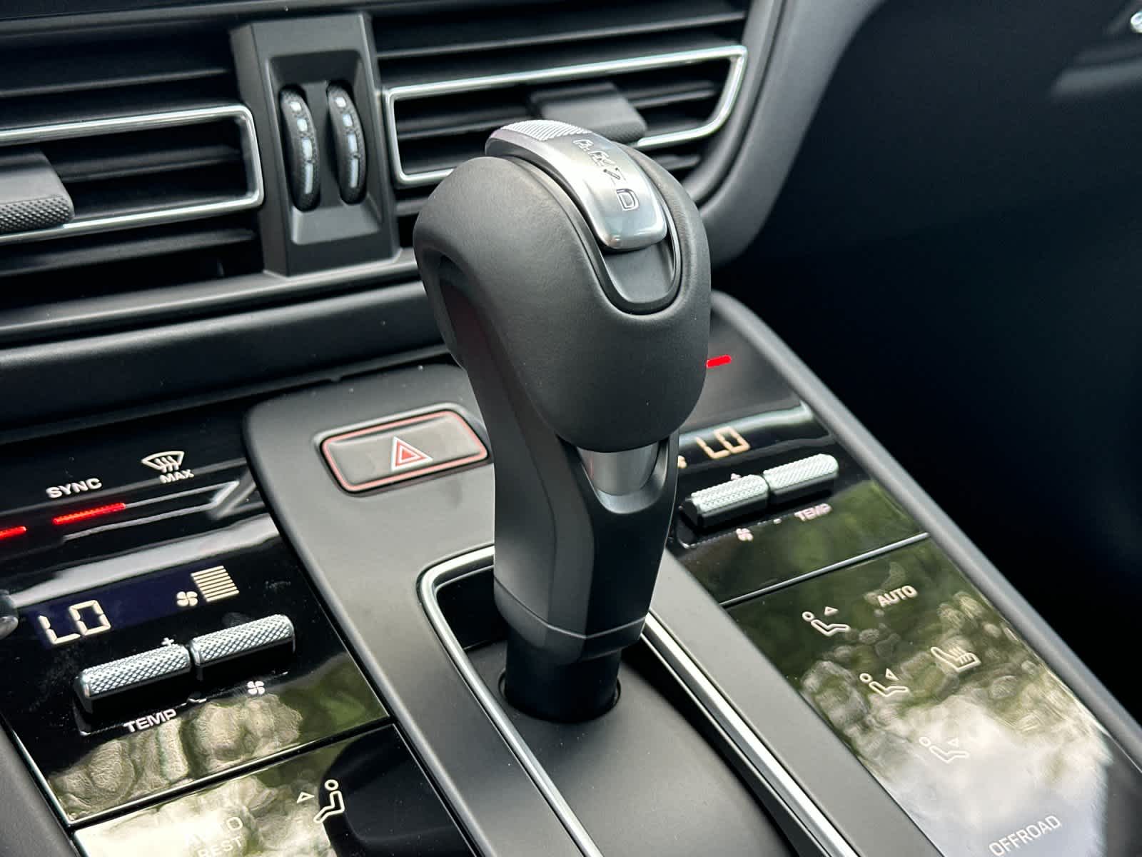 Thumbnail: 2026 Porsche Macan - 25