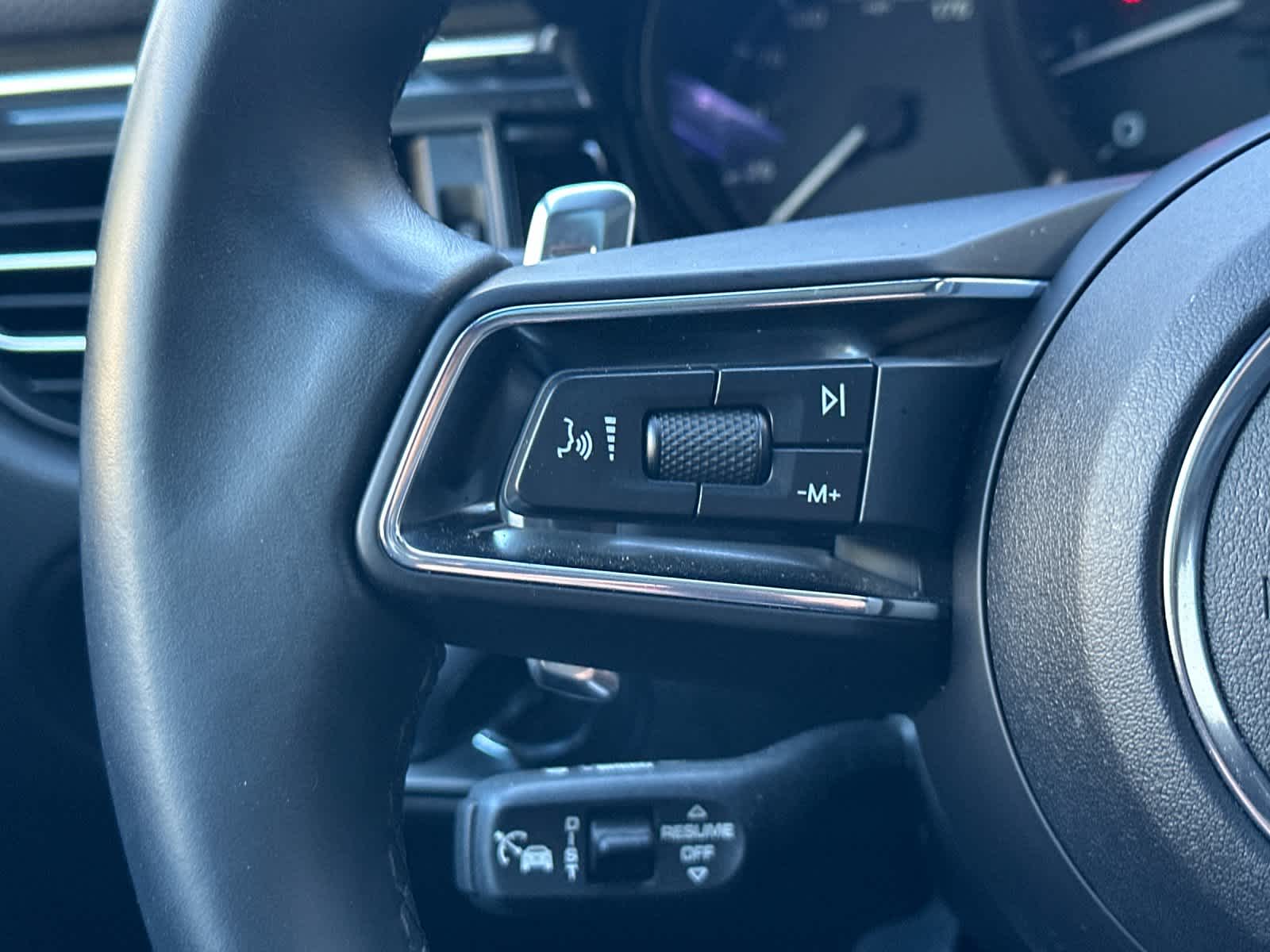 Thumbnail: 2025 Porsche Macan - 26