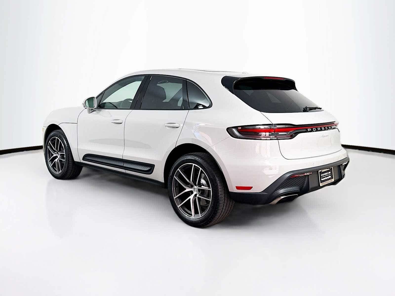 Thumbnail: 2026 Porsche Macan - 3