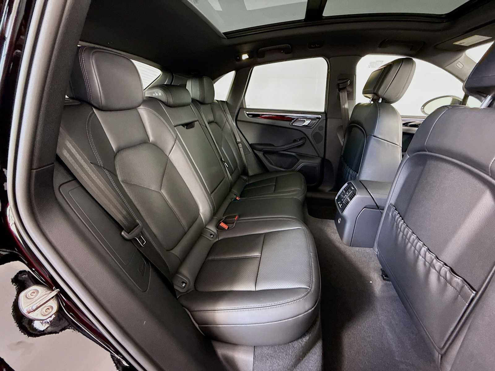 Thumbnail: 2026 Porsche Macan - 20