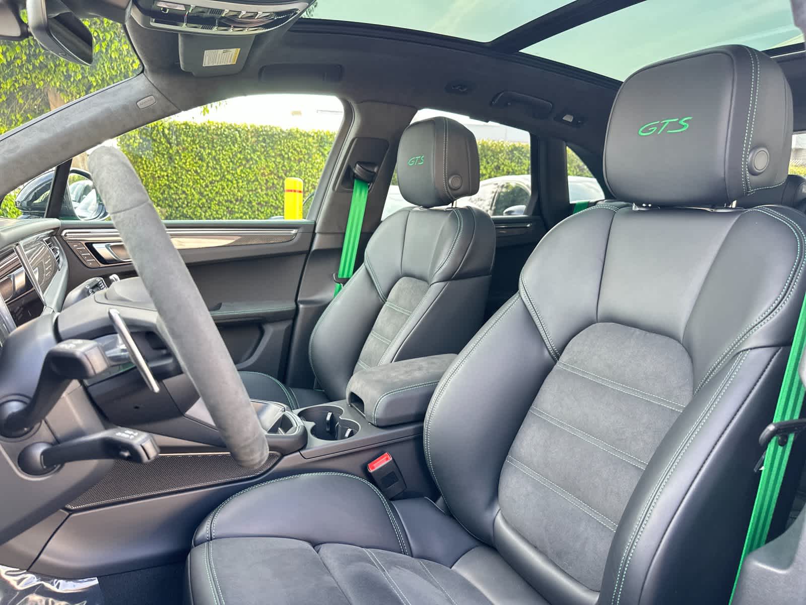 Thumbnail: 2026 Porsche Macan - 5