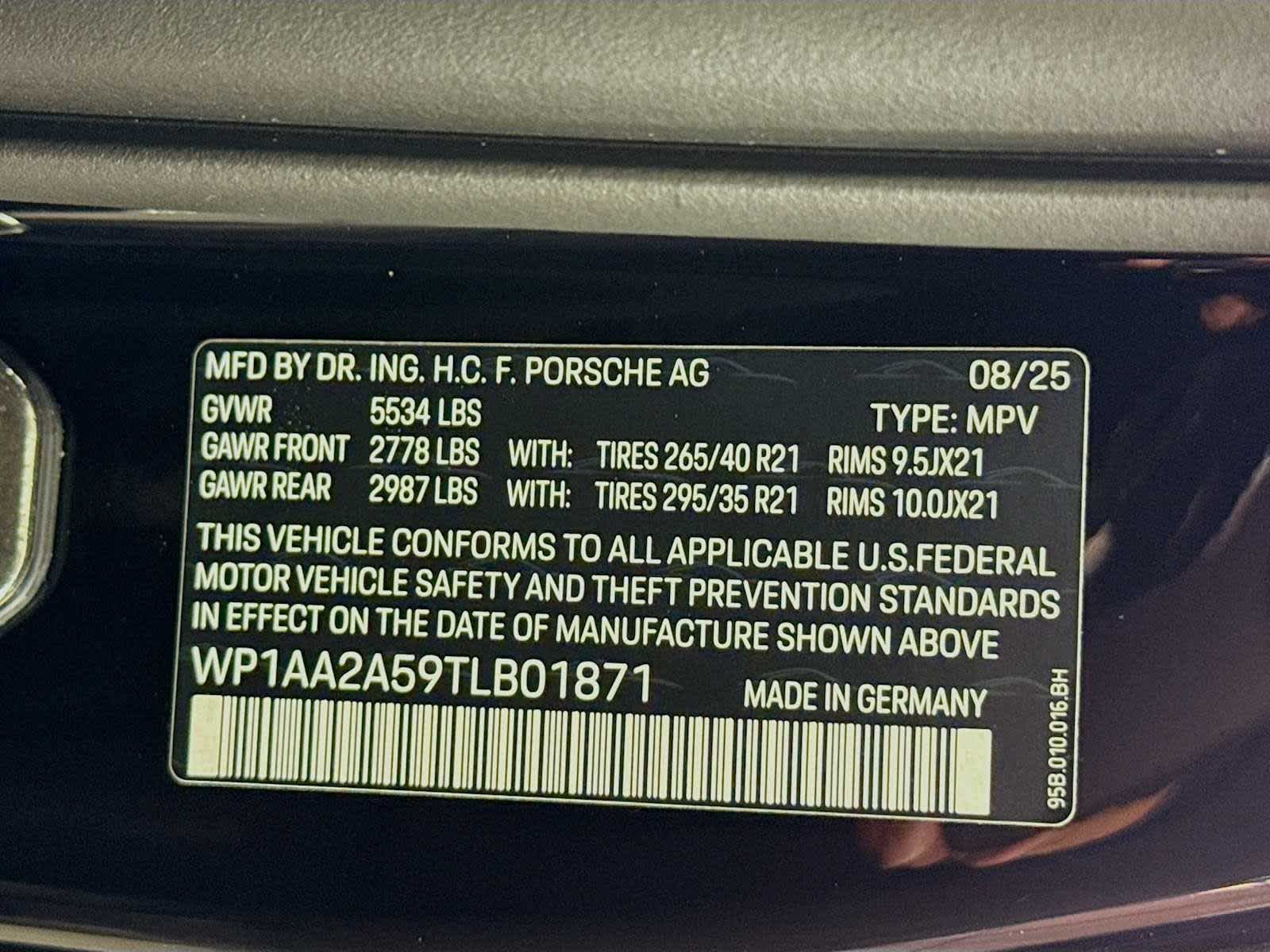 Thumbnail: 2026 Porsche Macan - 25