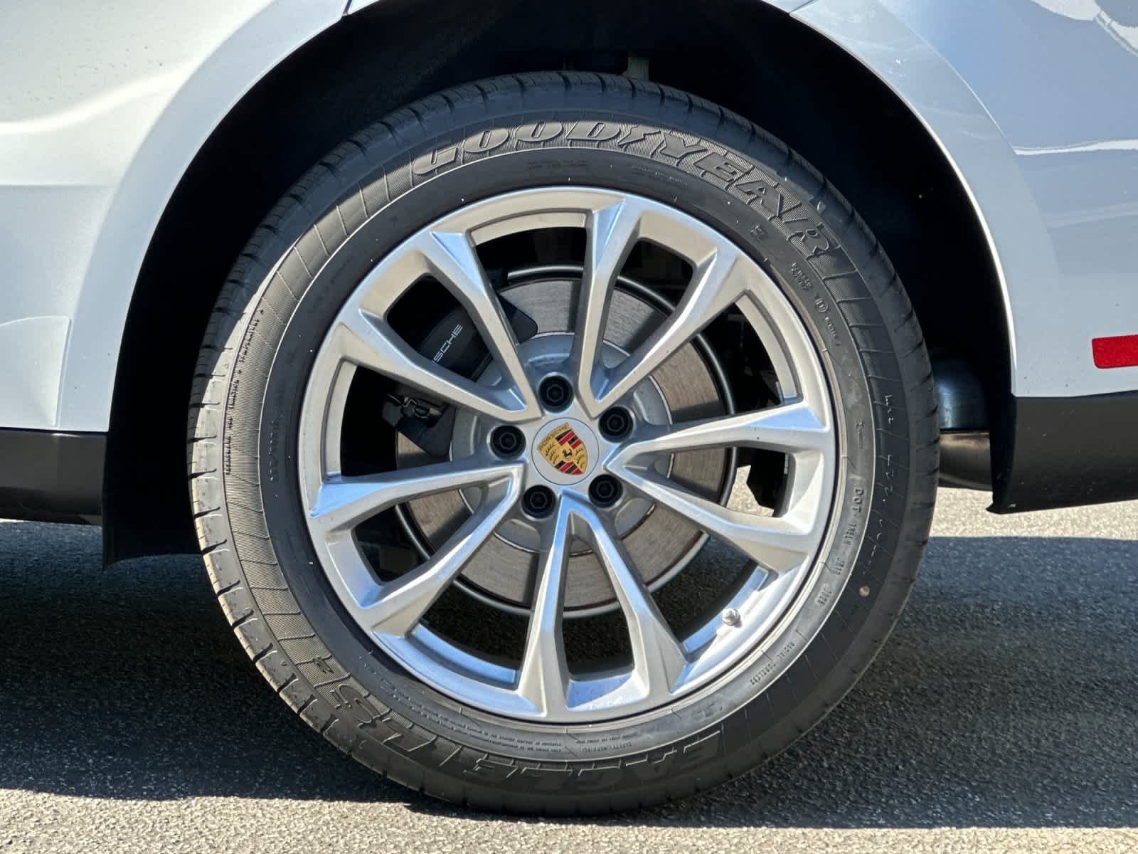 Thumbnail: 2026 Porsche Macan - 30