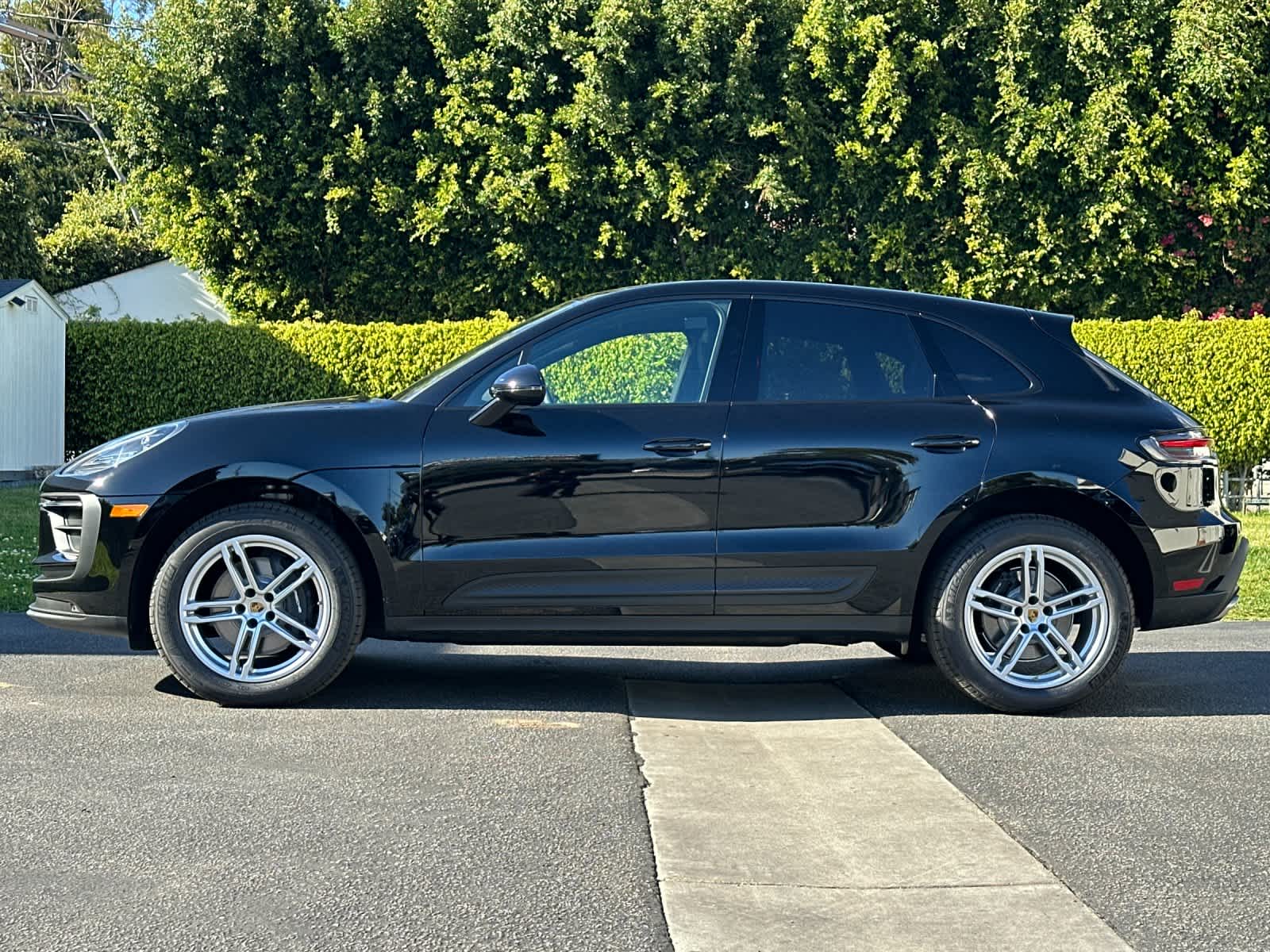 Thumbnail: 2026 Porsche Macan - 2