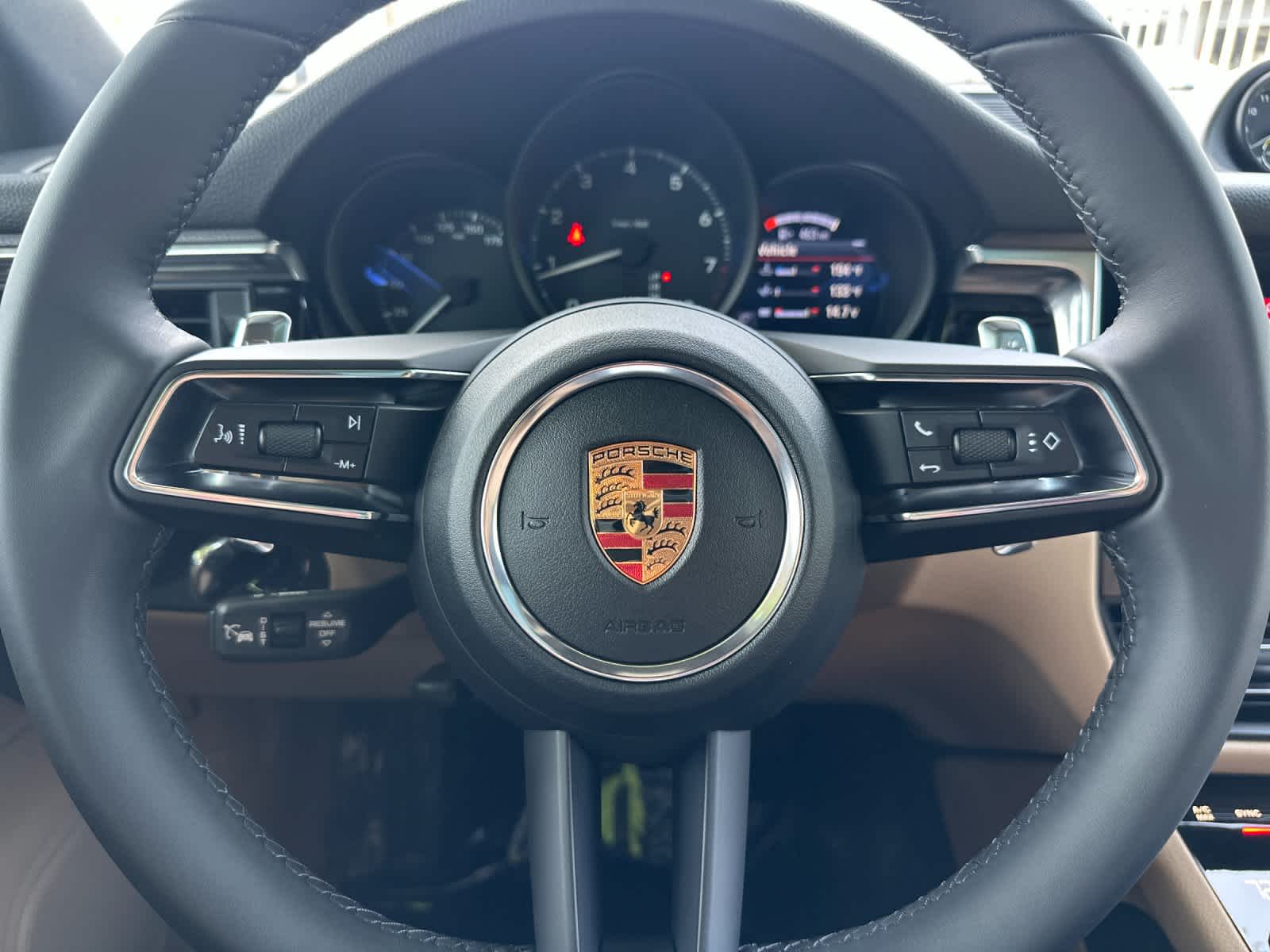 Thumbnail: 2026 Porsche Macan - 25
