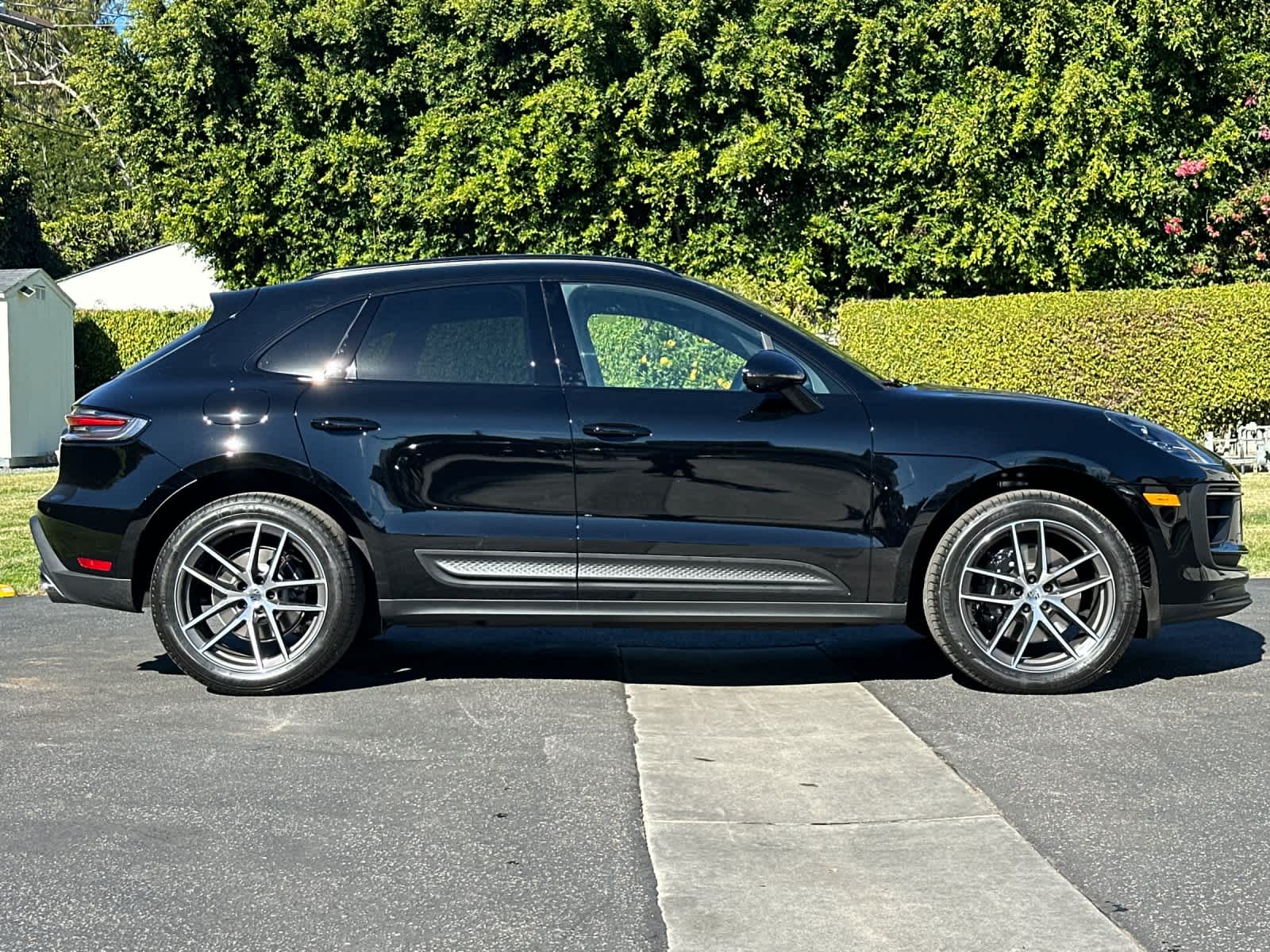 Thumbnail: 2026 Porsche Macan - 9
