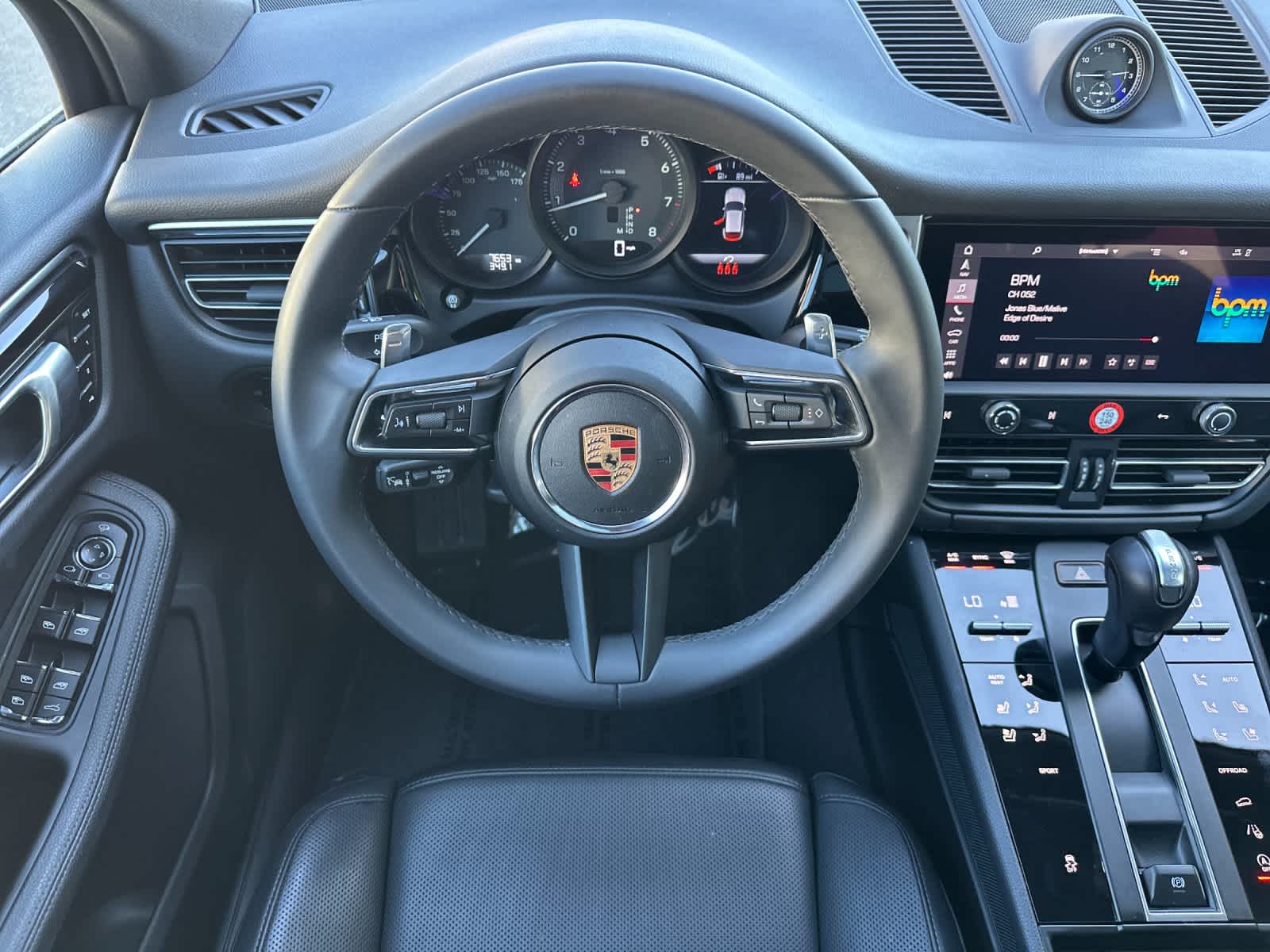 Thumbnail: 2025 Porsche Macan - 15