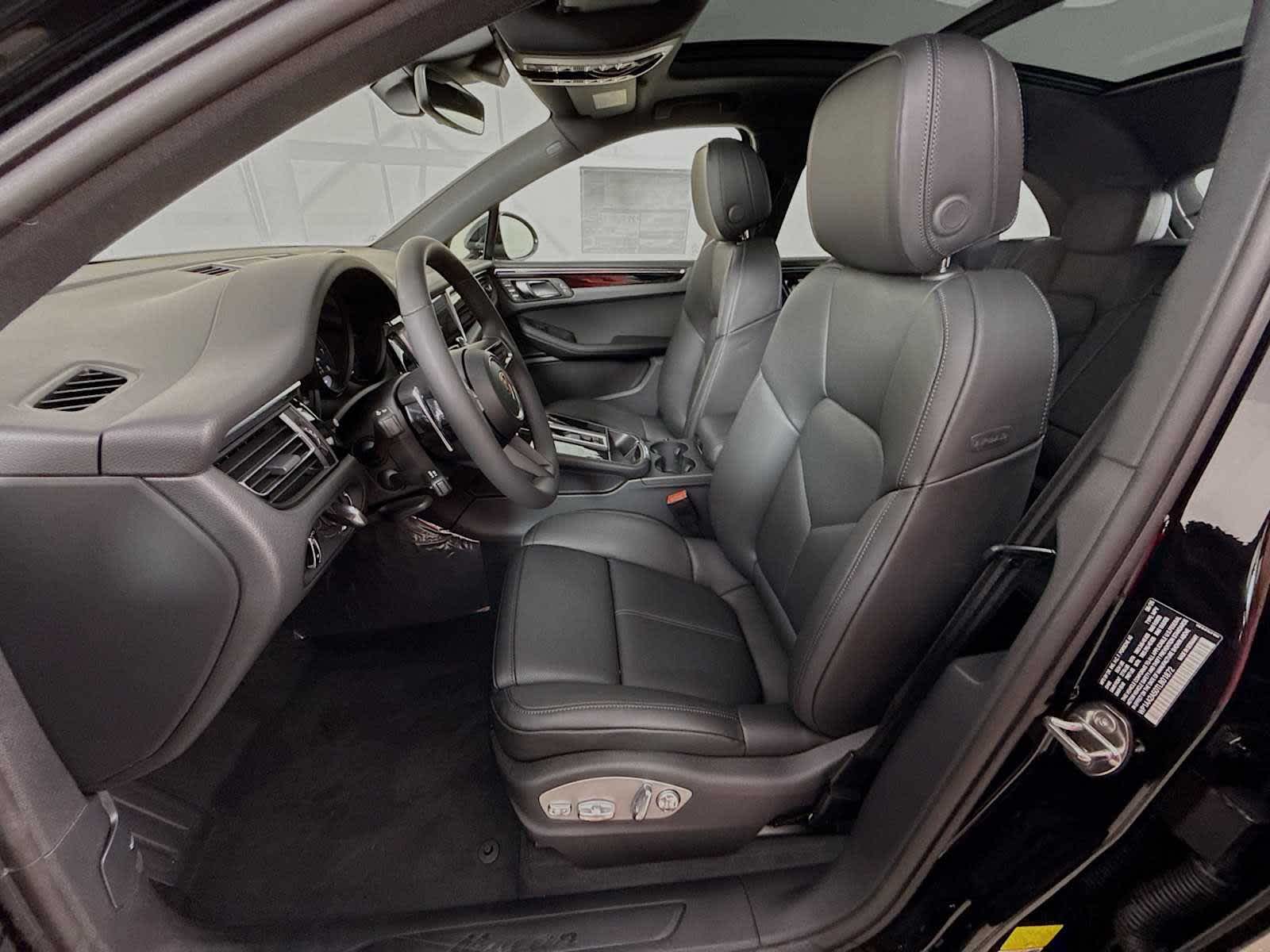 Thumbnail: 2026 Porsche Macan - 5