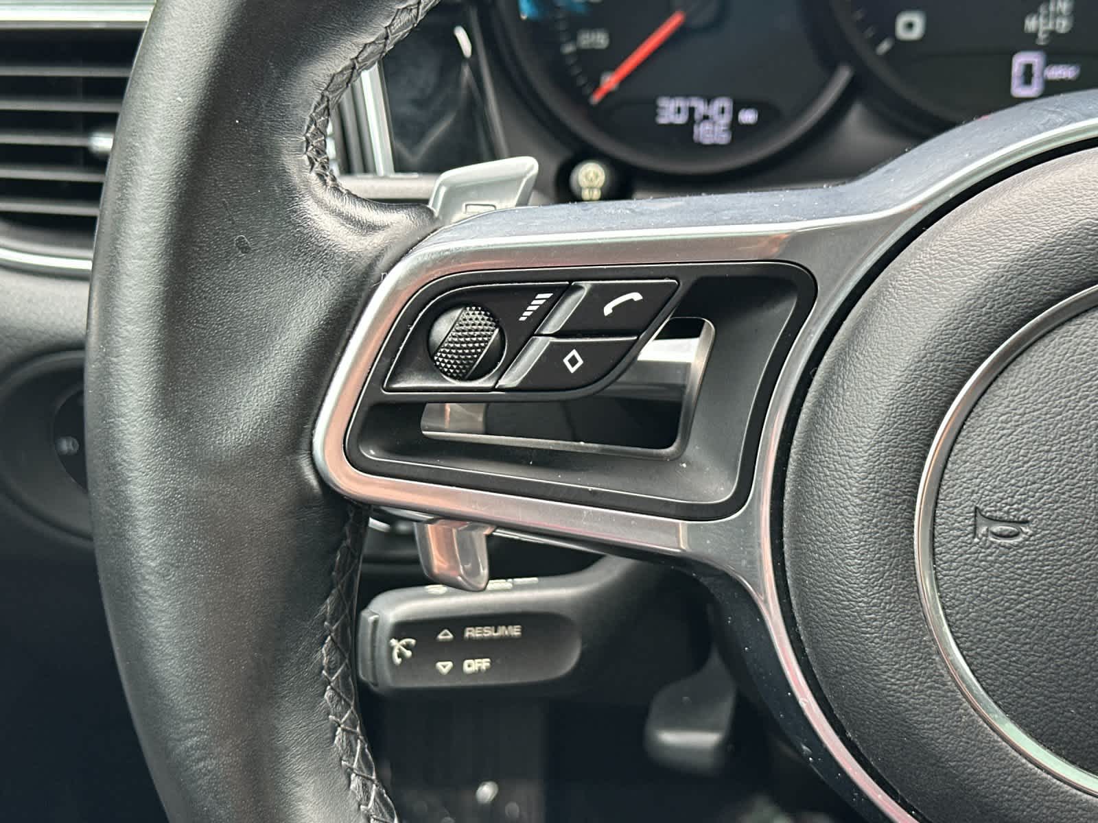 Thumbnail: 2018 Porsche Macan - 27