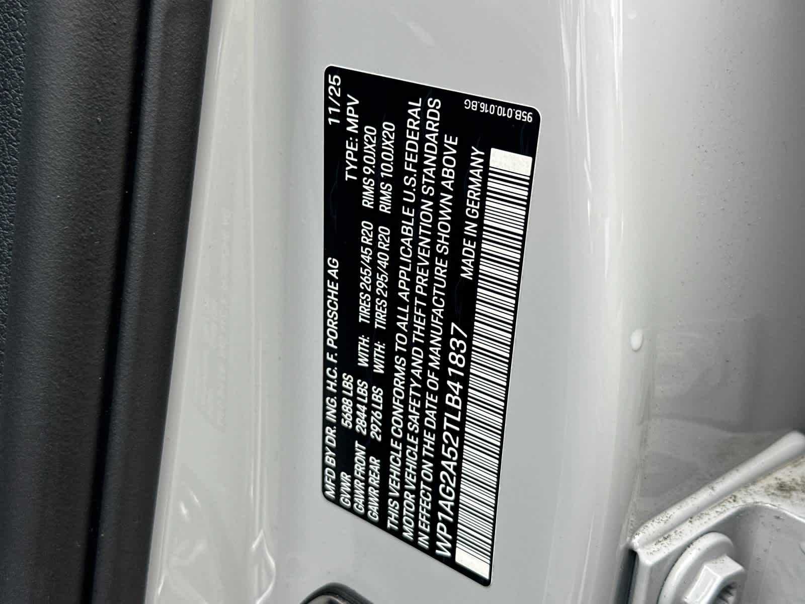 Thumbnail: 2026 Porsche Macan - 33