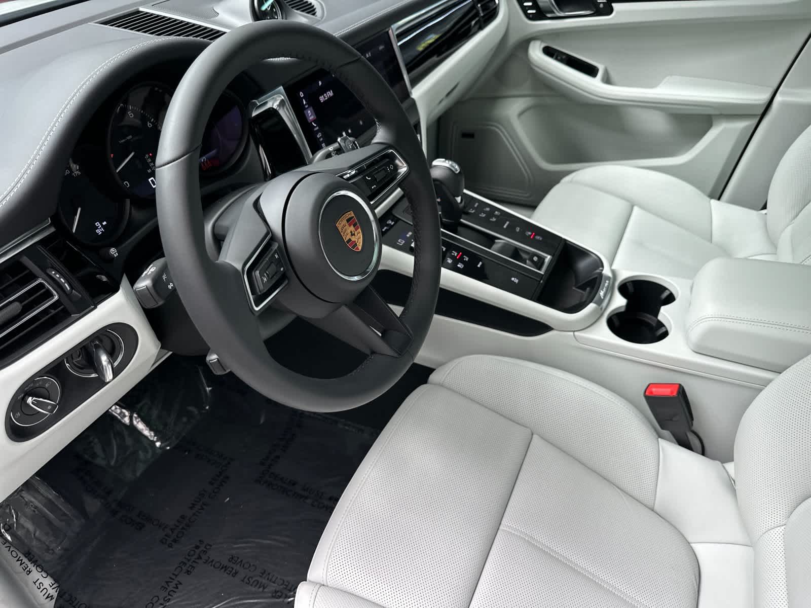 Thumbnail: 2026 Porsche Macan - 4
