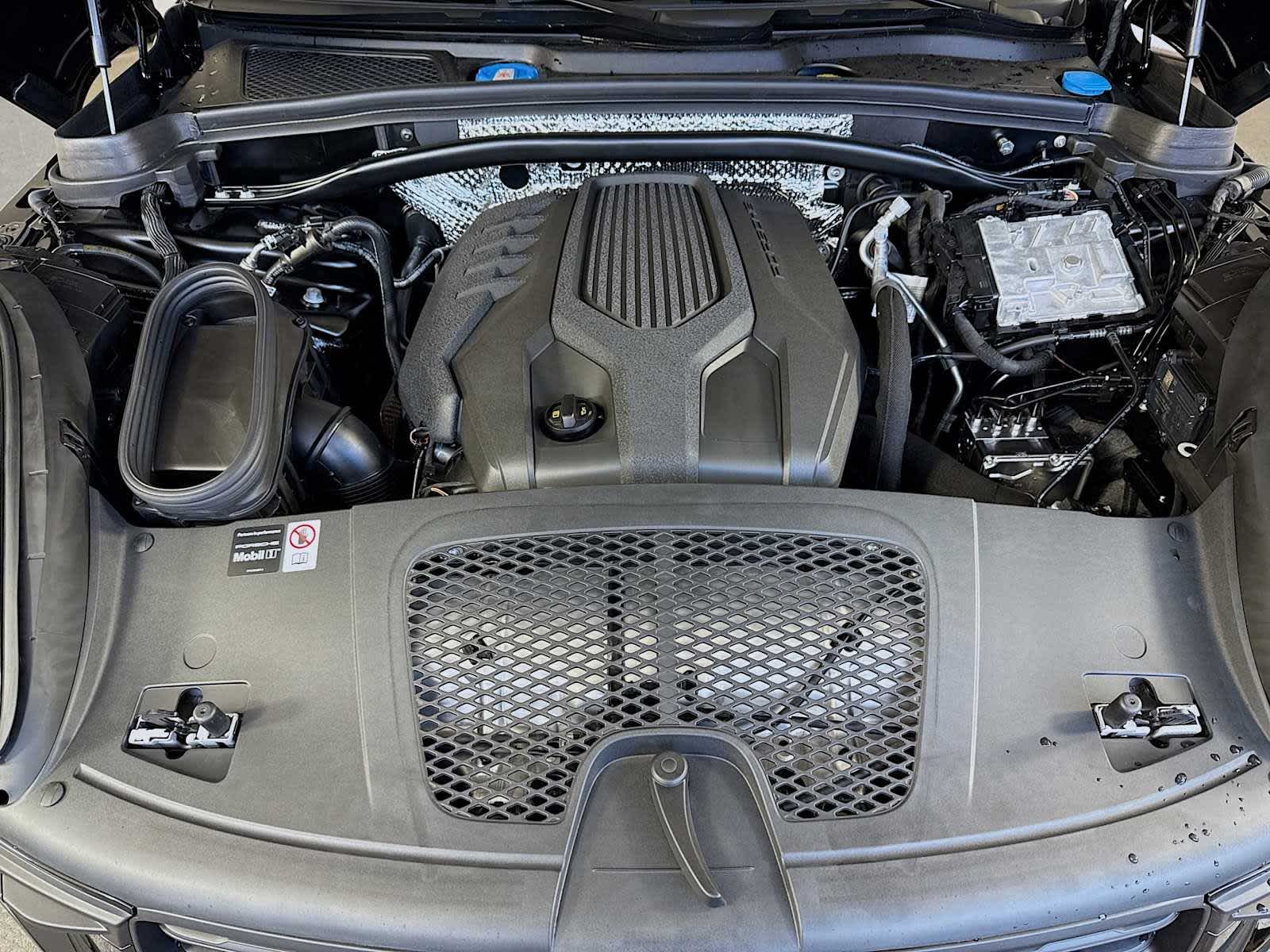 Thumbnail: 2026 Porsche Macan - 23