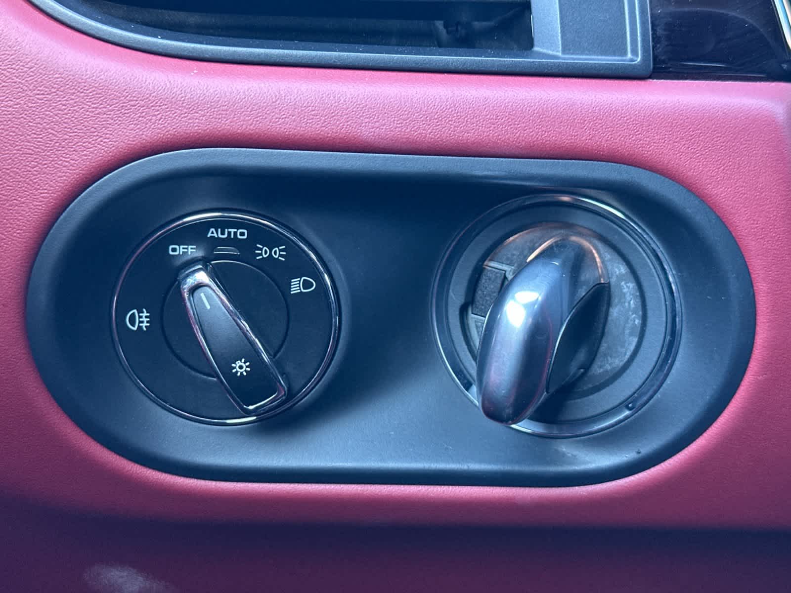 Thumbnail: 2022 Porsche Macan - 30