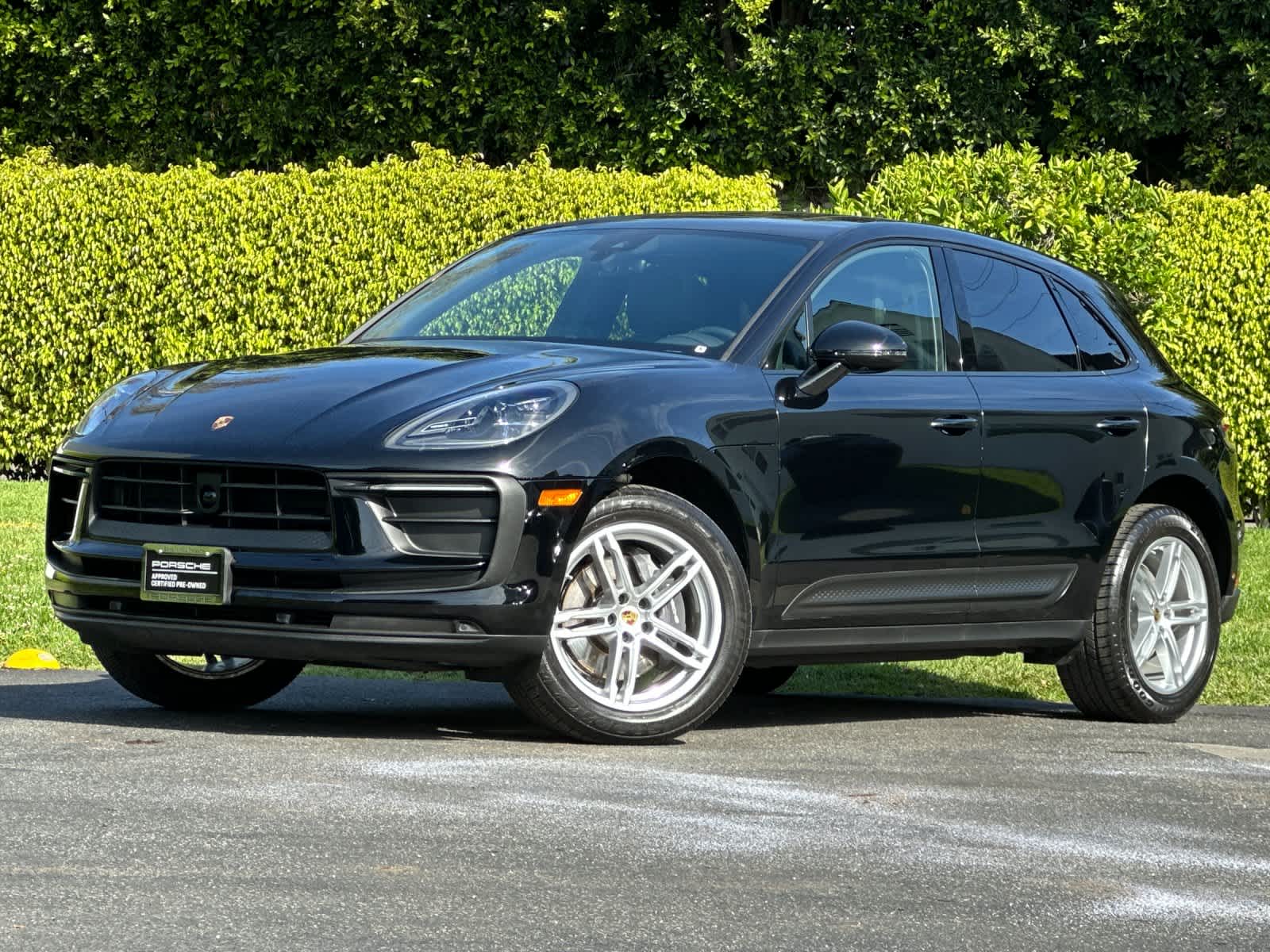 Thumbnail: 2025 Porsche Macan - 1