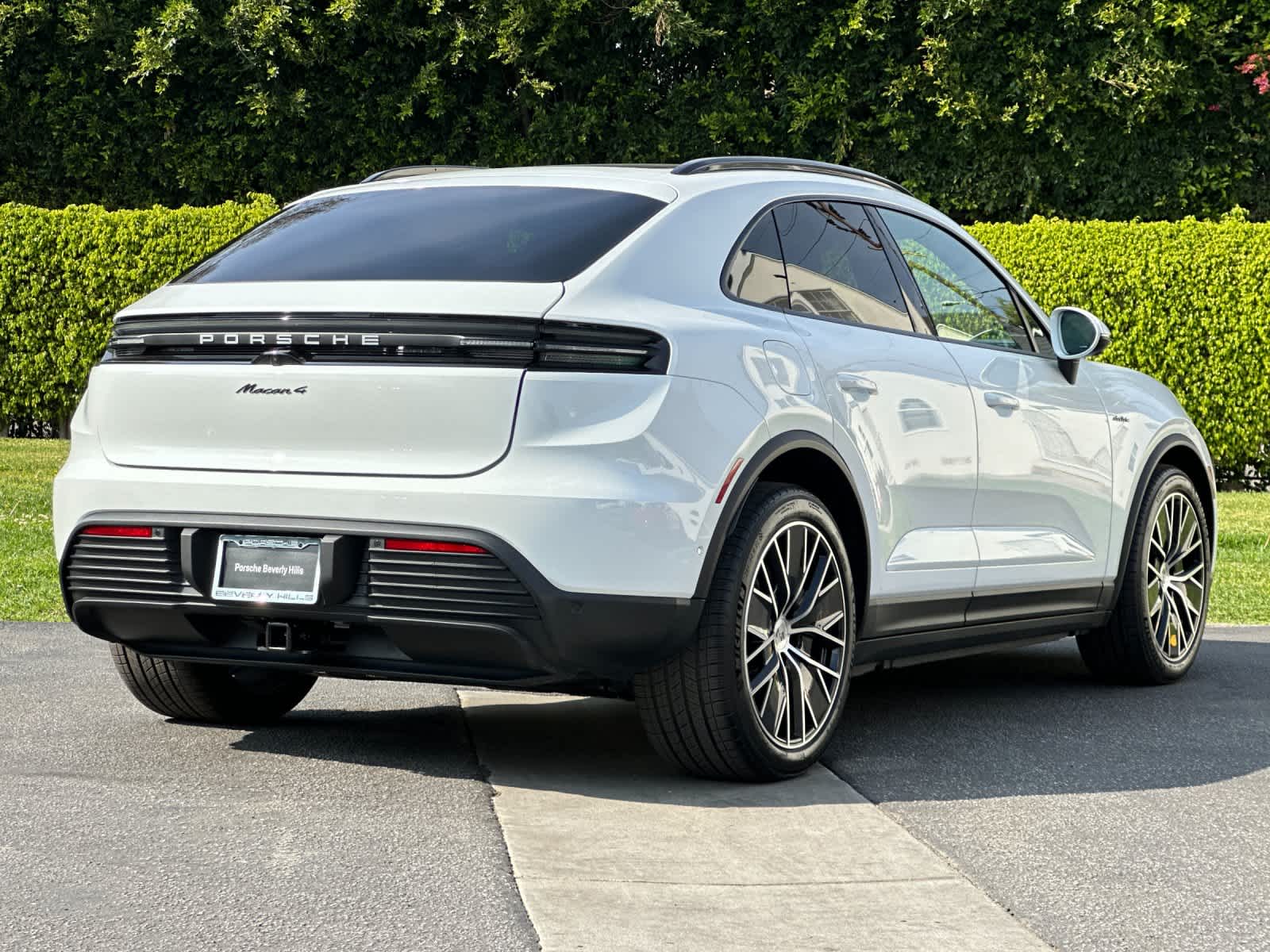 Thumbnail: 2025 Porsche Macan - 8