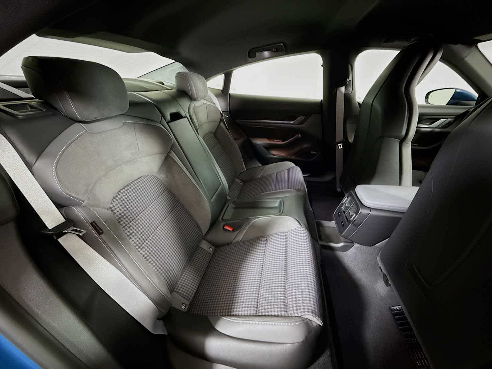 Thumbnail: 2025 Porsche Taycan - 20