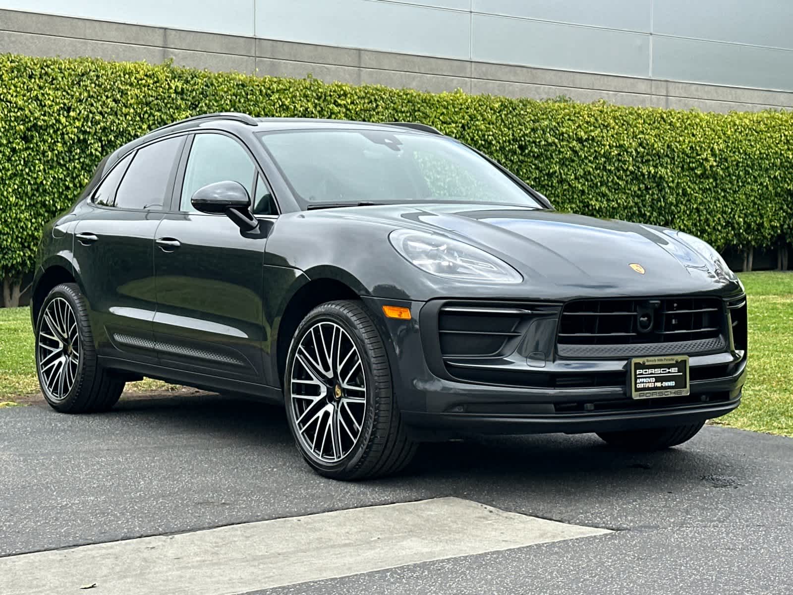 Thumbnail: 2026 Porsche Macan - 10
