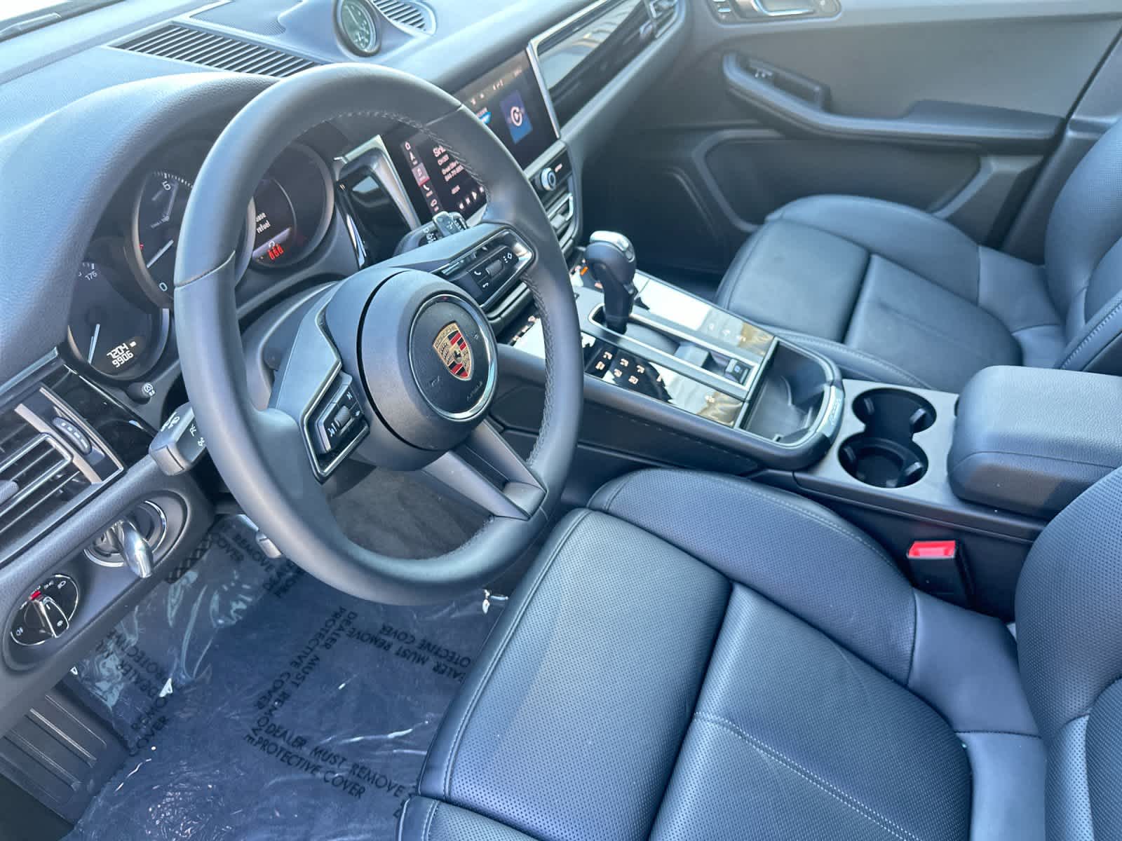 Thumbnail: 2025 Porsche Macan - 3