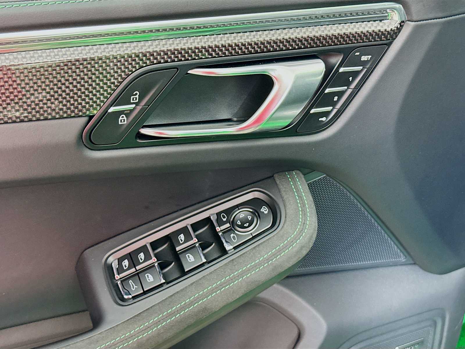 Thumbnail: 2025 Porsche Macan - 14