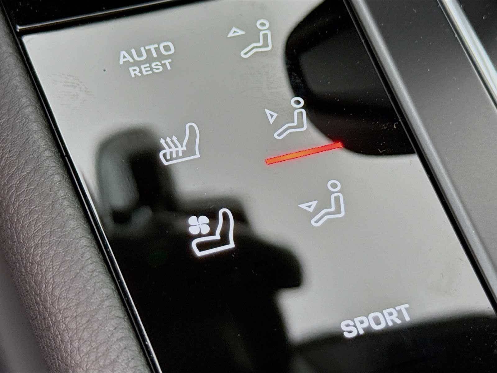 Thumbnail: 2025 Porsche Macan - 16