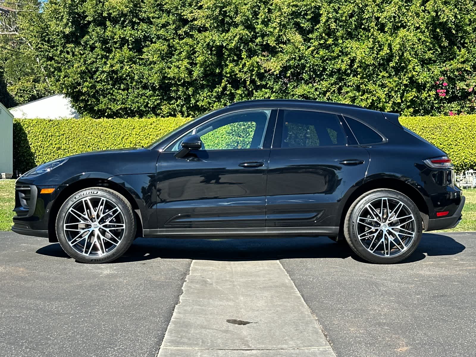 Thumbnail: 2022 Porsche Macan - 2