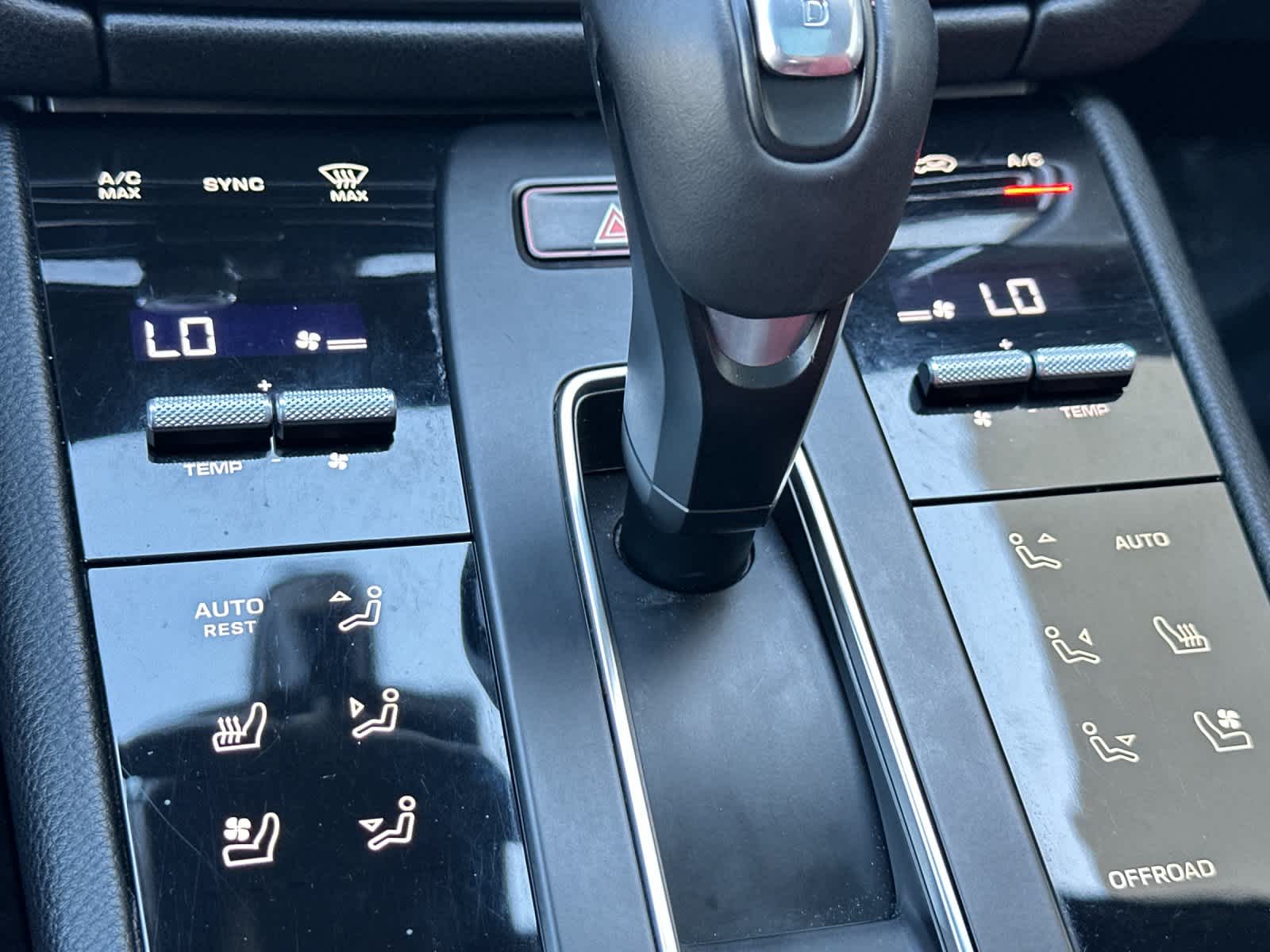 Thumbnail: 2025 Porsche Macan - 24