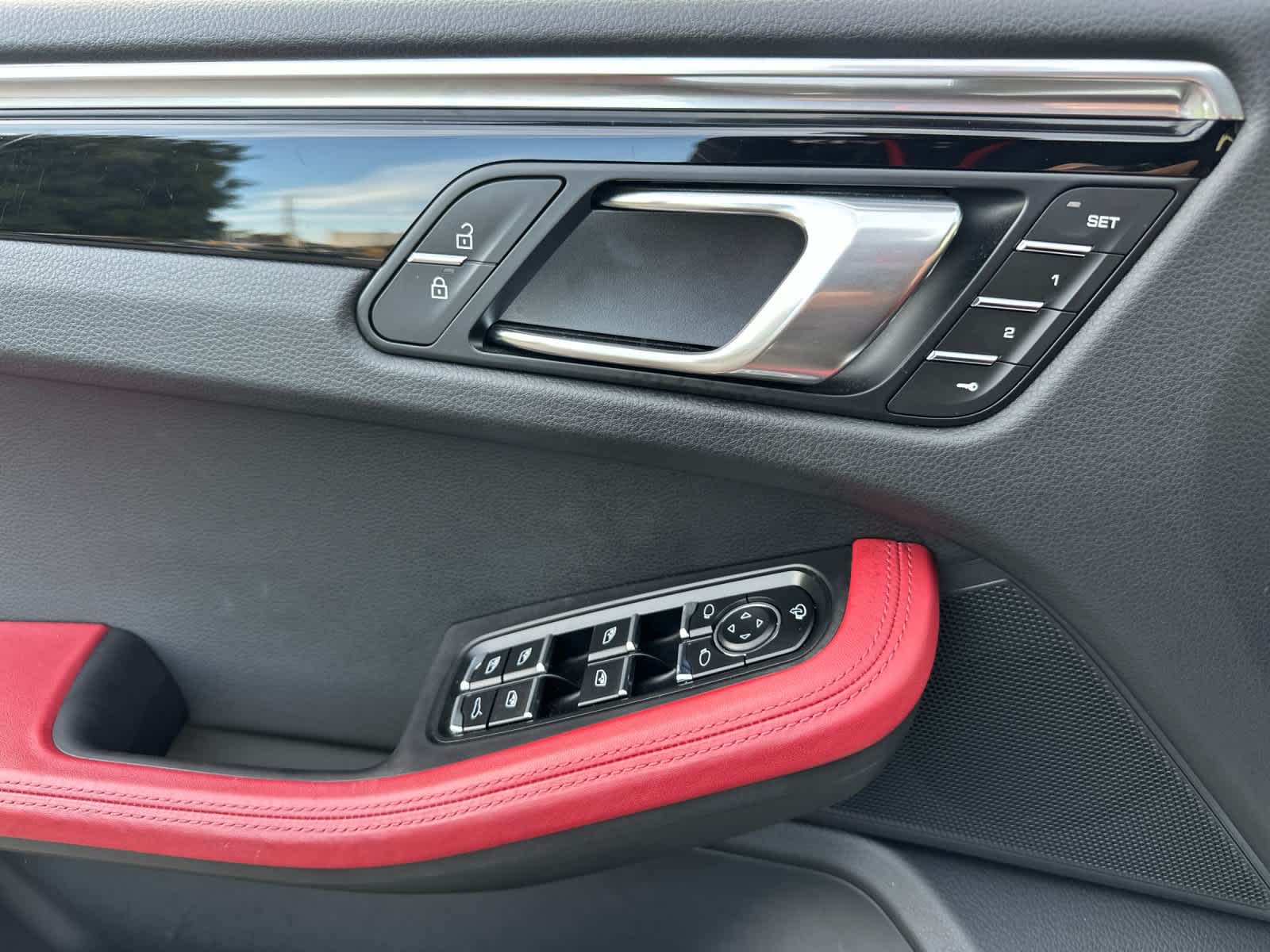 Thumbnail: 2025 Porsche Macan - 12