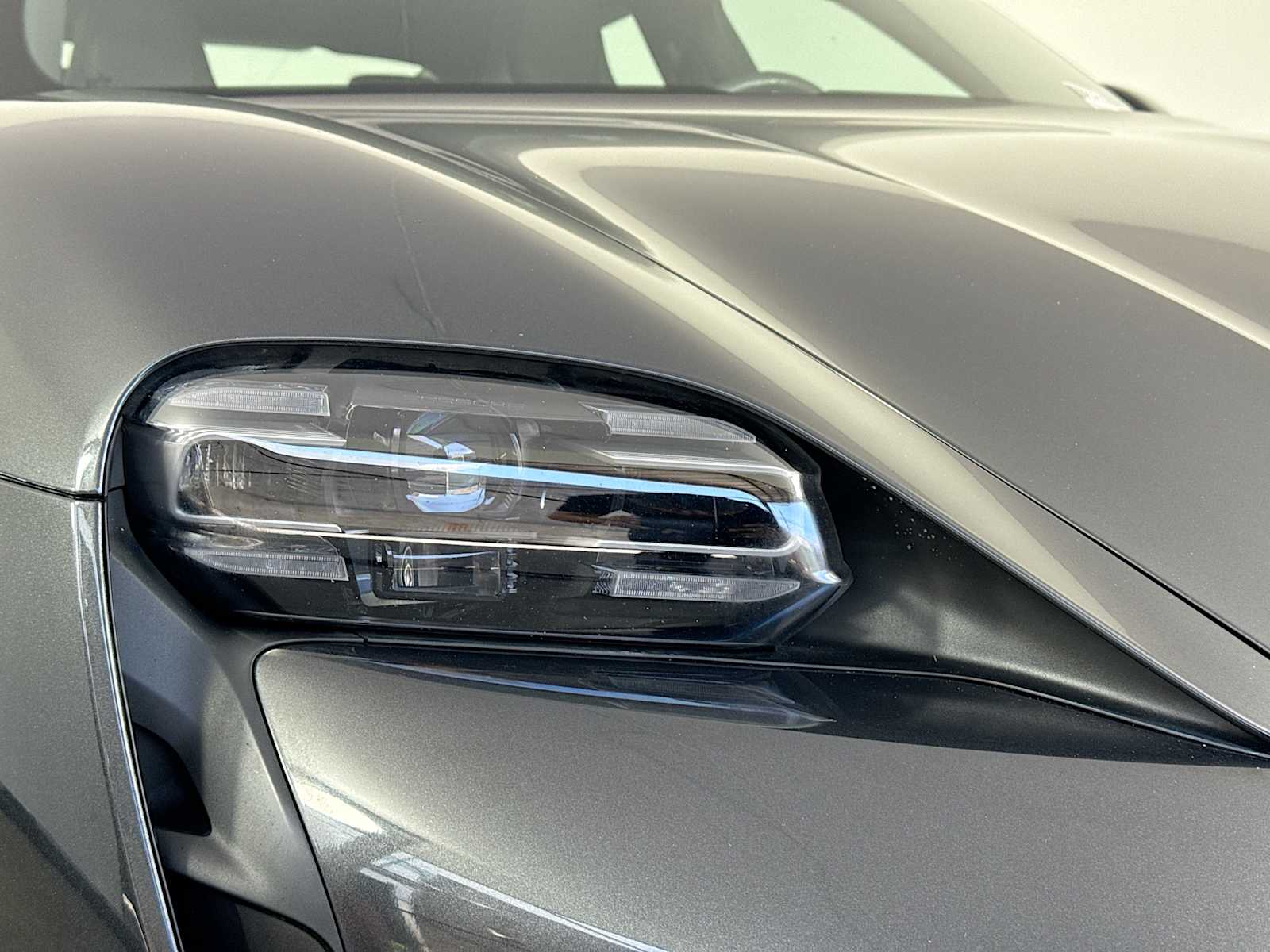 Thumbnail: 2021 Porsche Taycan - 27