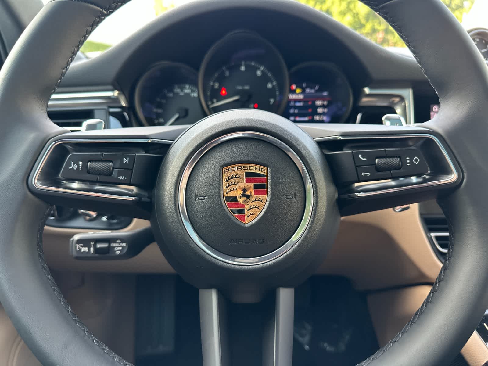 Thumbnail: 2026 Porsche Macan - 25