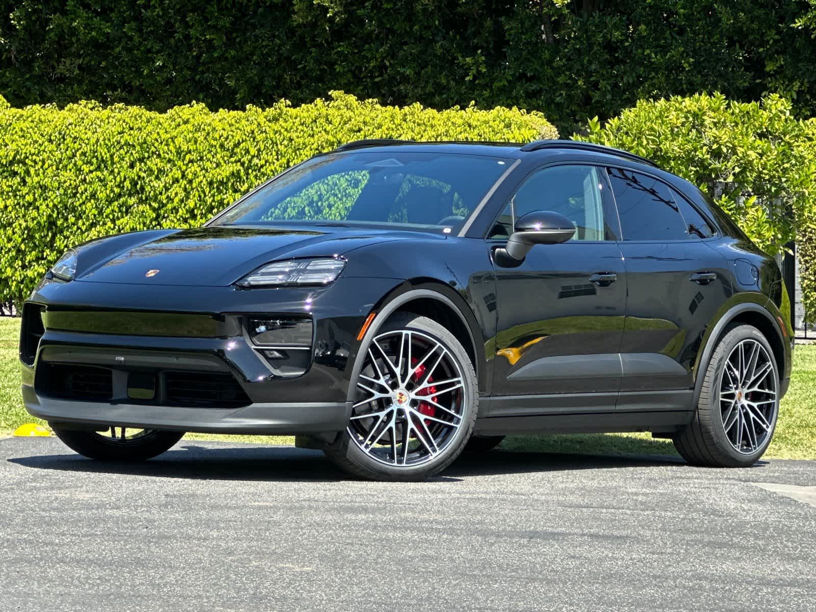 Thumbnail: 2026 Porsche Macan - 1