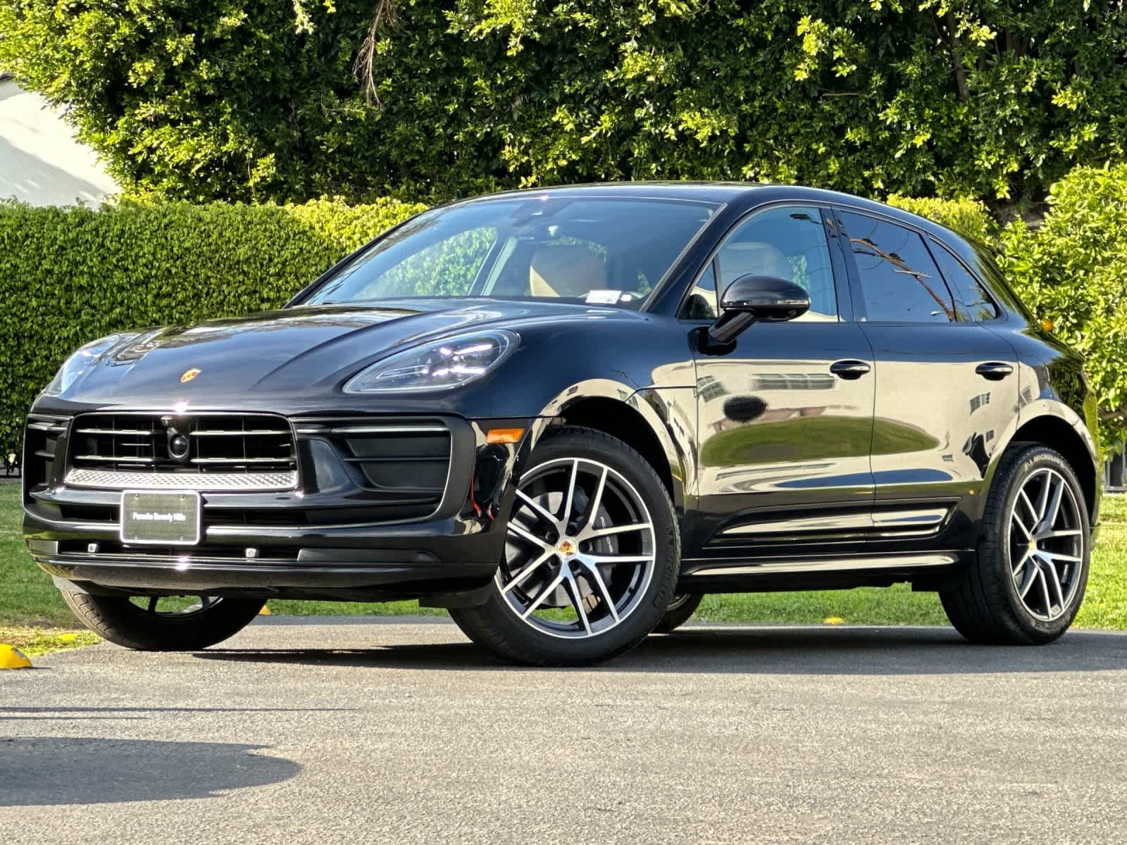 Thumbnail: 2025 Porsche Macan - 1