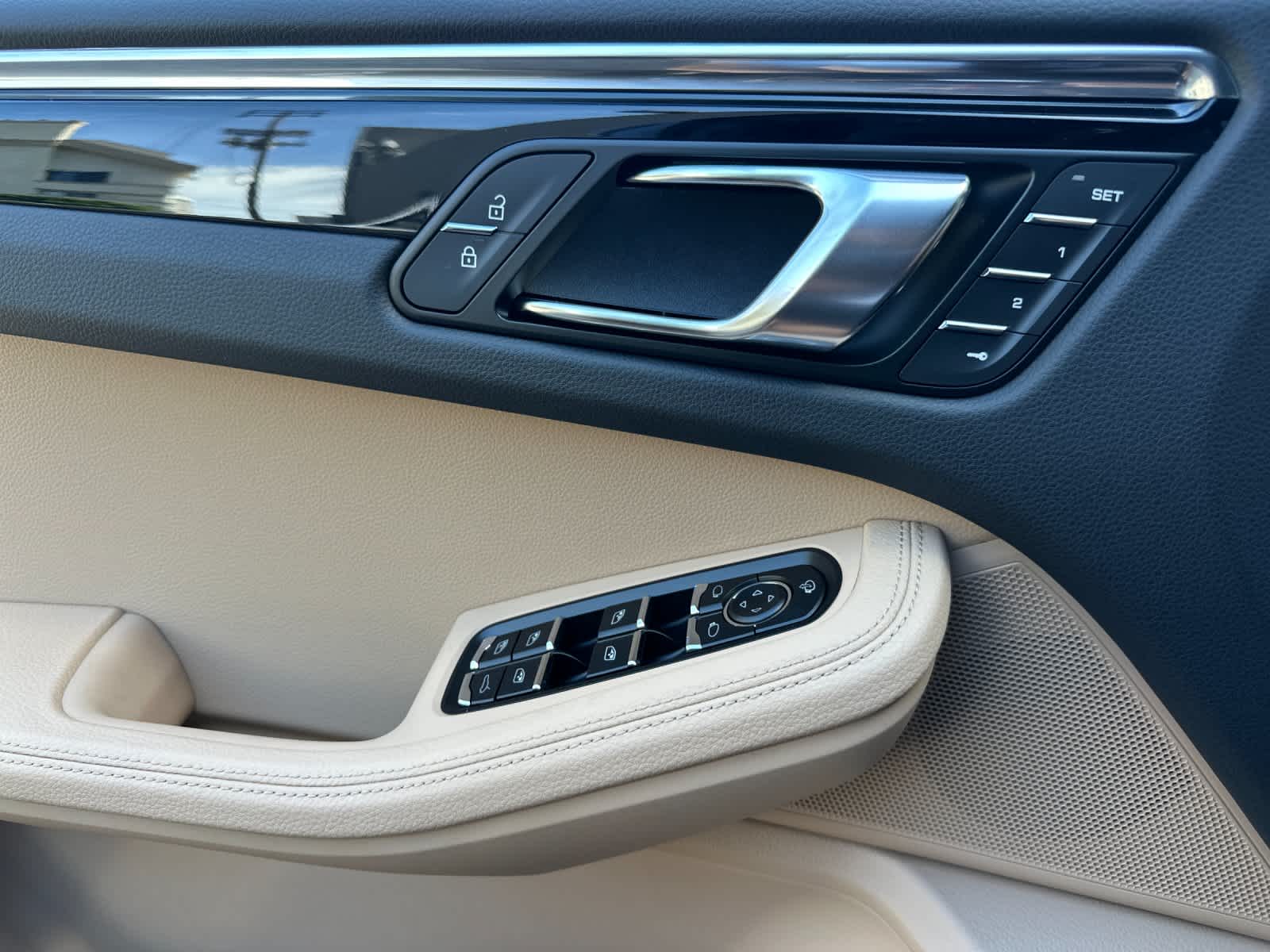 Thumbnail: 2026 Porsche Macan - 11