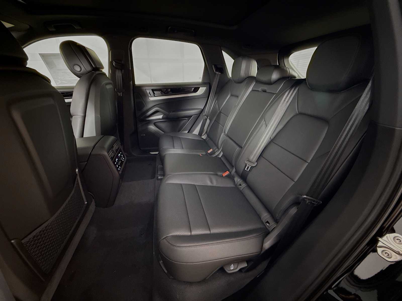 Thumbnail: 2026 Porsche Cayenne - 17