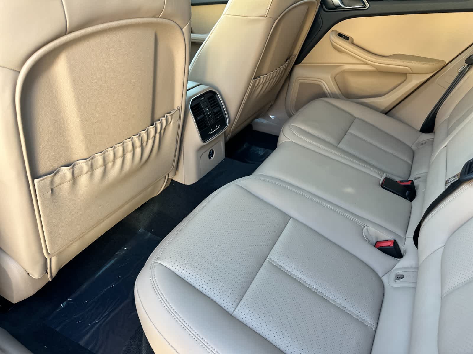 Thumbnail: 2026 Porsche Macan - 13