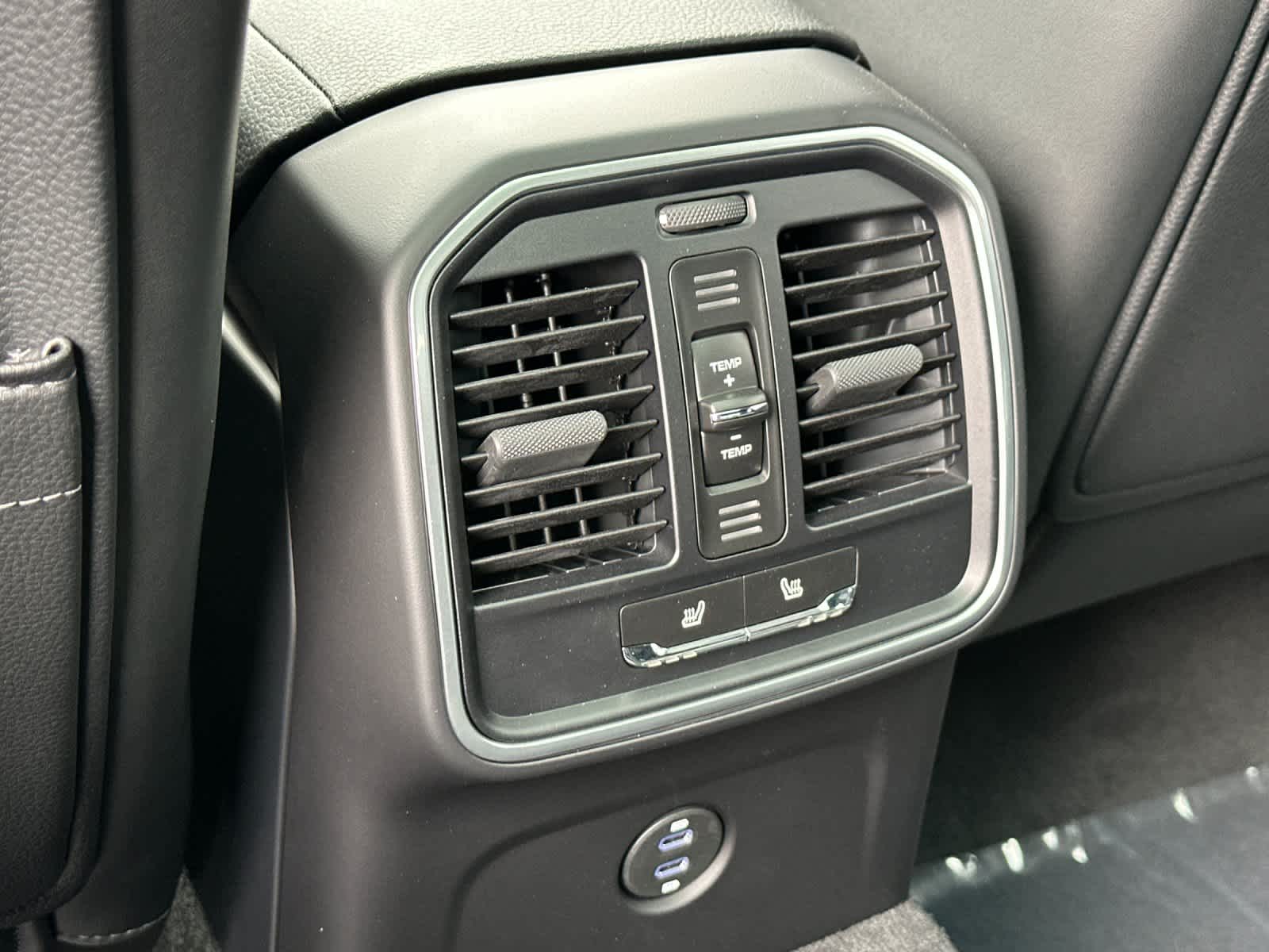 Thumbnail: 2026 Porsche Macan - 14