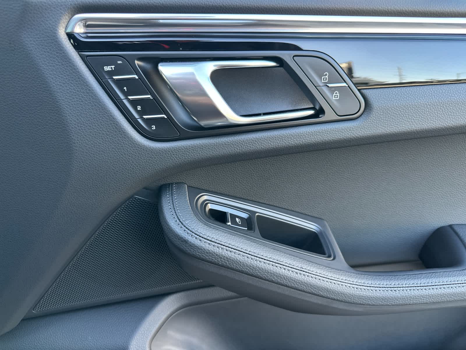 Thumbnail: 2025 Porsche Macan - 19