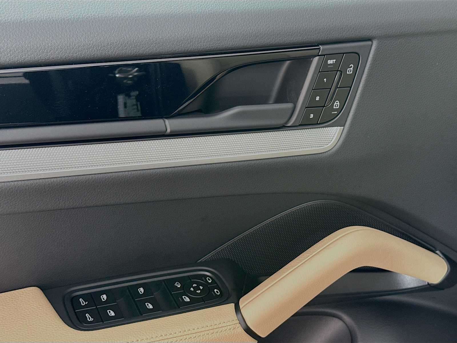 Thumbnail: 2026 Porsche Cayenne - 14