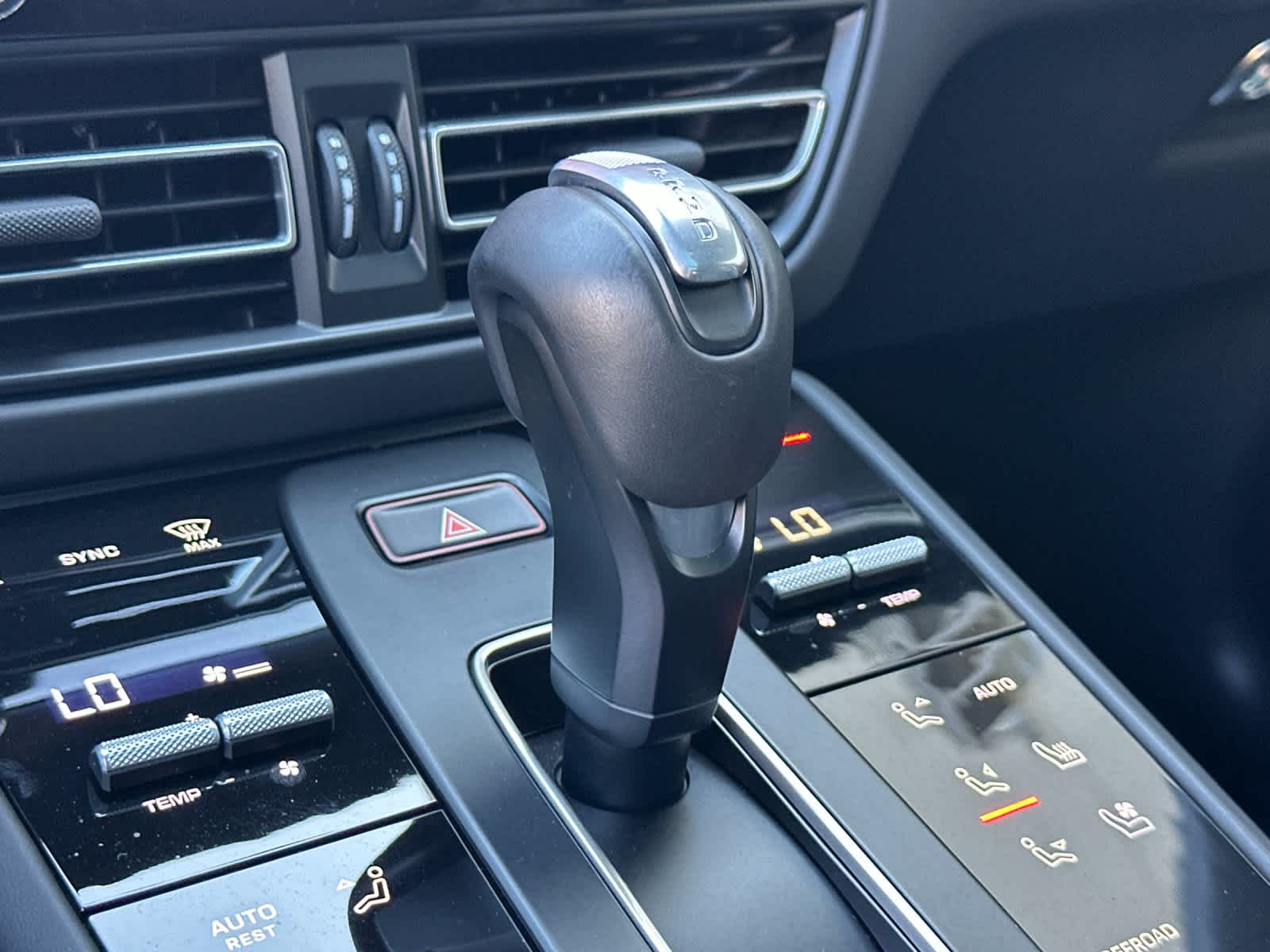 Thumbnail: 2025 Porsche Macan - 25