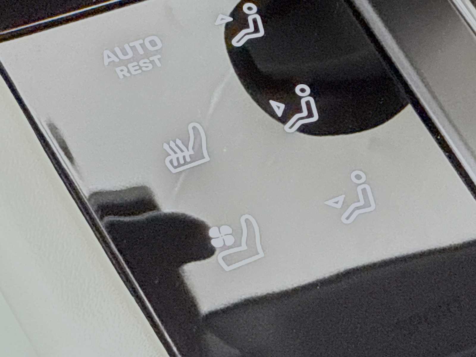 Thumbnail: 2026 Porsche Macan - 16