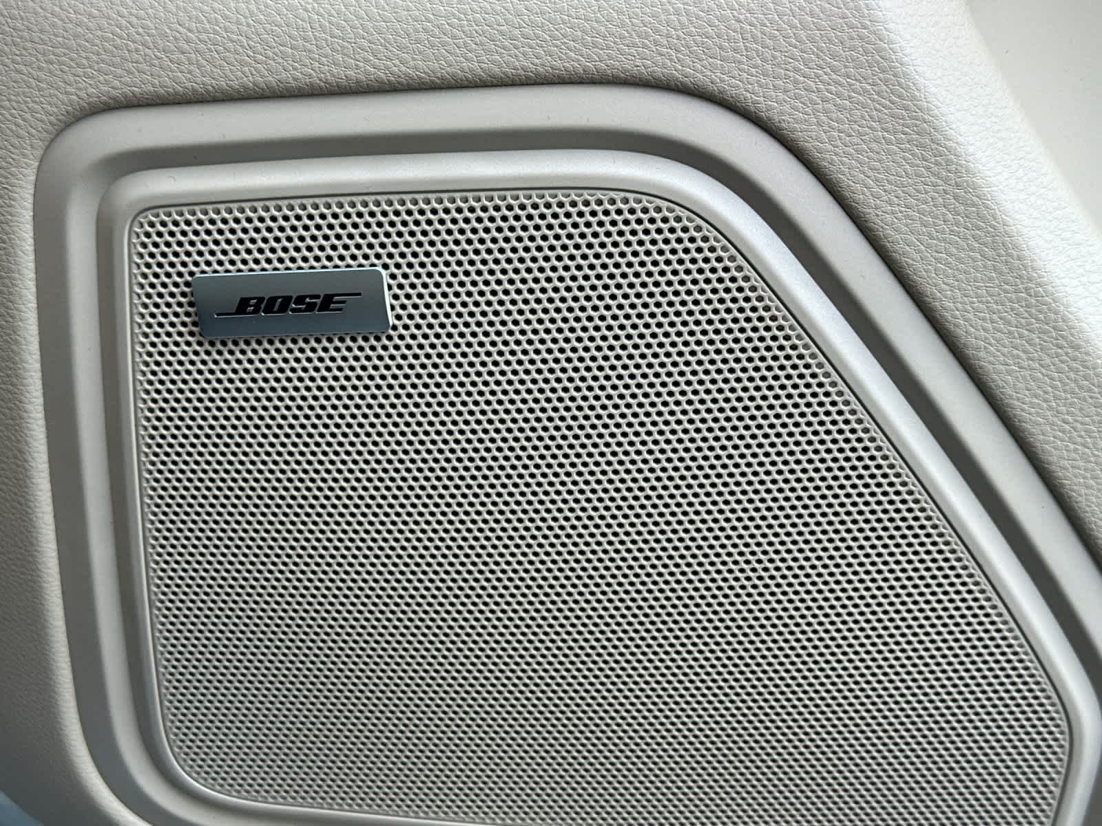 Thumbnail: 2026 Porsche Macan - 20