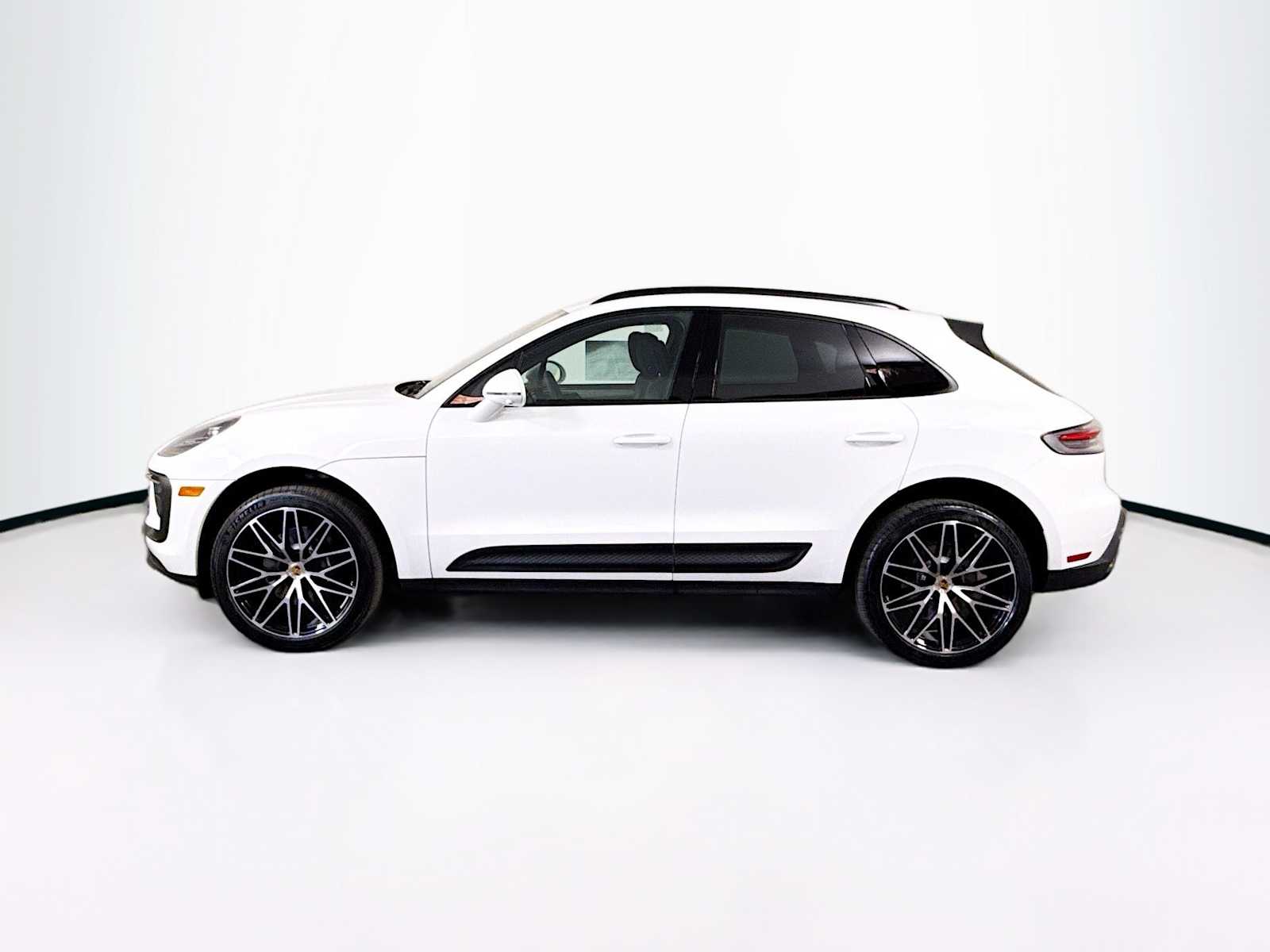Thumbnail: 2026 Porsche Macan - 2