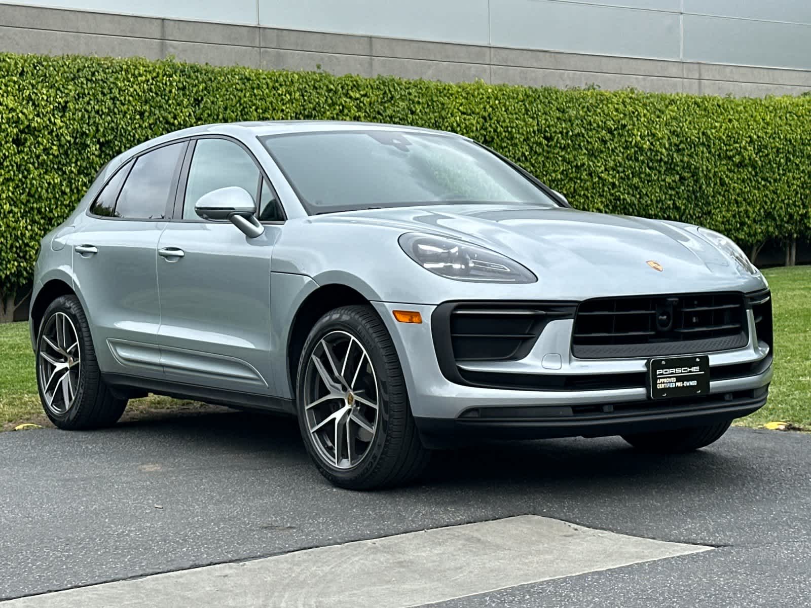 Thumbnail: 2025 Porsche Macan - 10