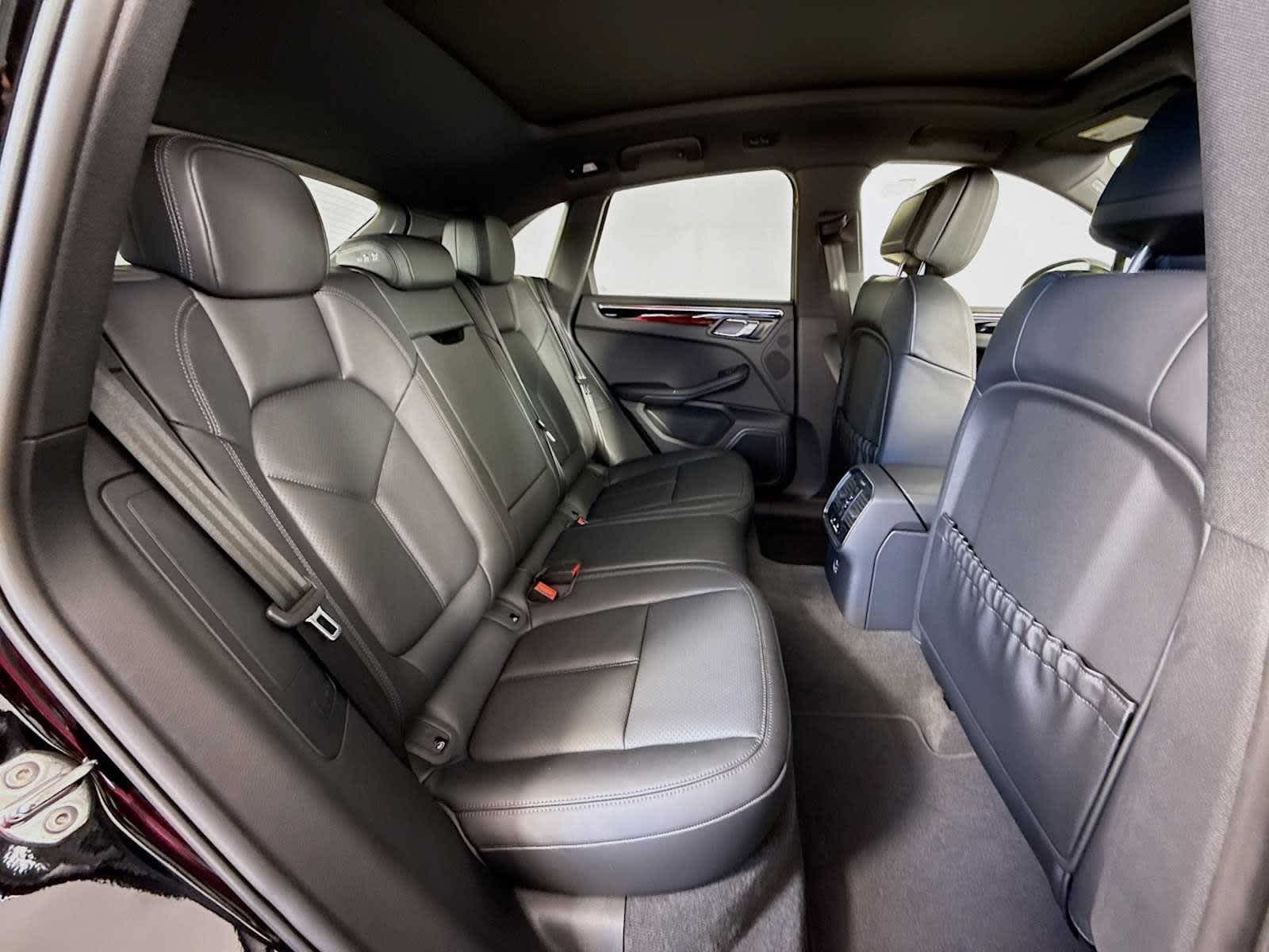 Thumbnail: 2025 Porsche Macan - 20