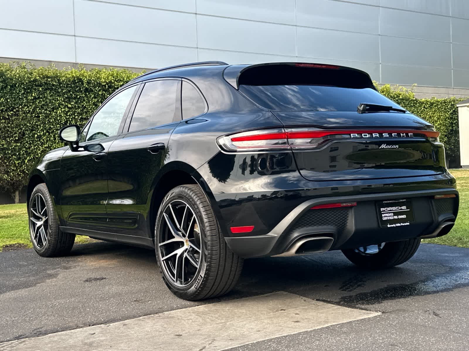 Thumbnail: 2025 Porsche Macan - 3
