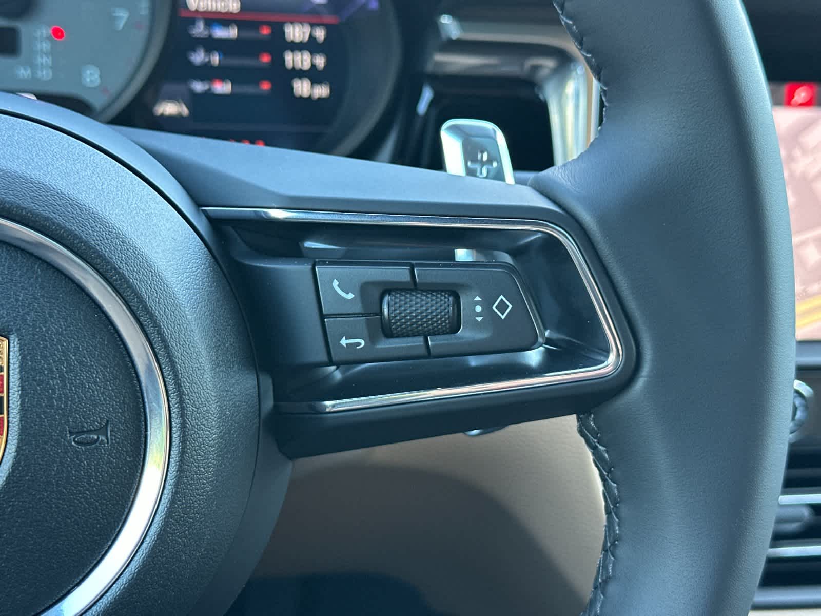 Thumbnail: 2026 Porsche Macan - 28