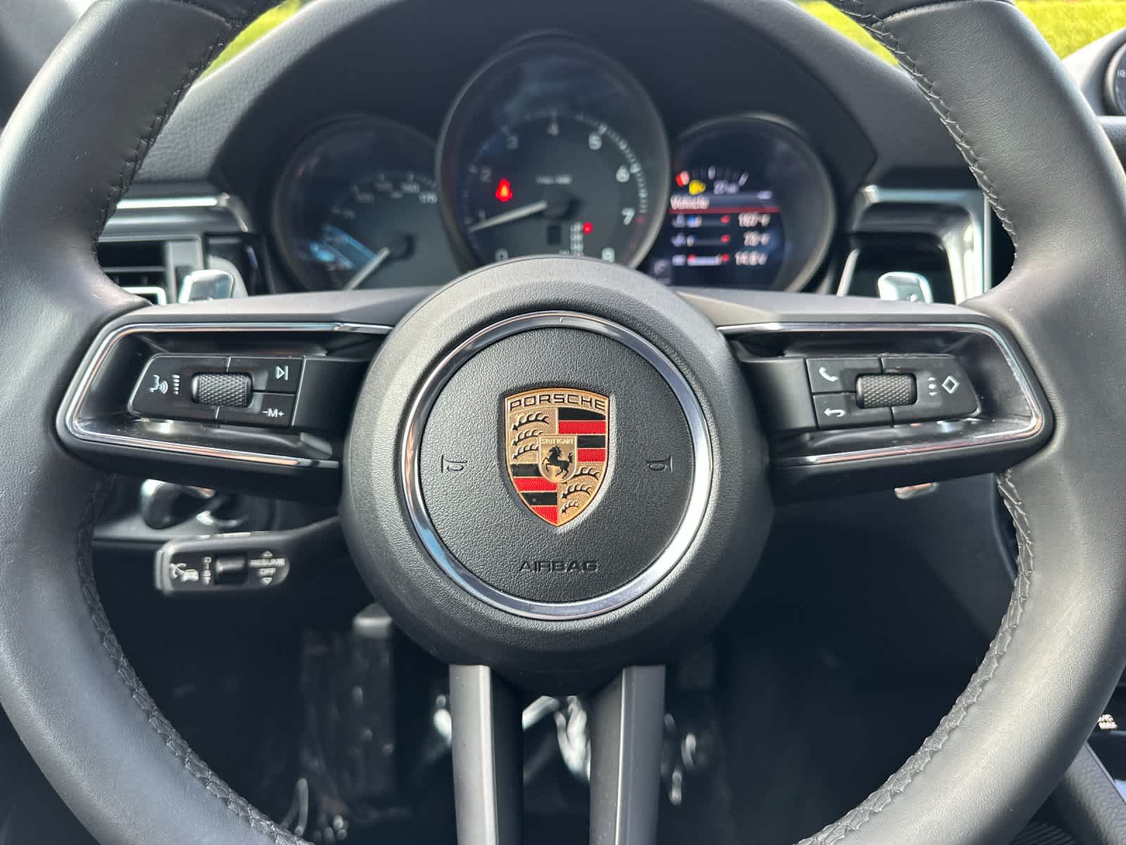Thumbnail: 2025 Porsche Macan - 25