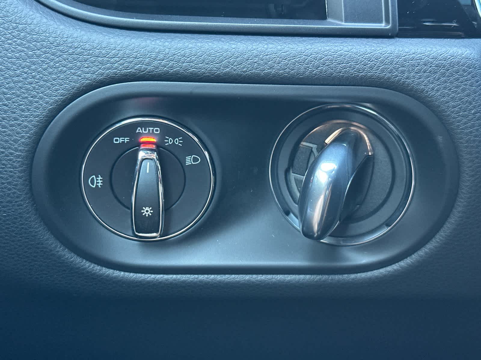 Thumbnail: 2026 Porsche Macan - 30